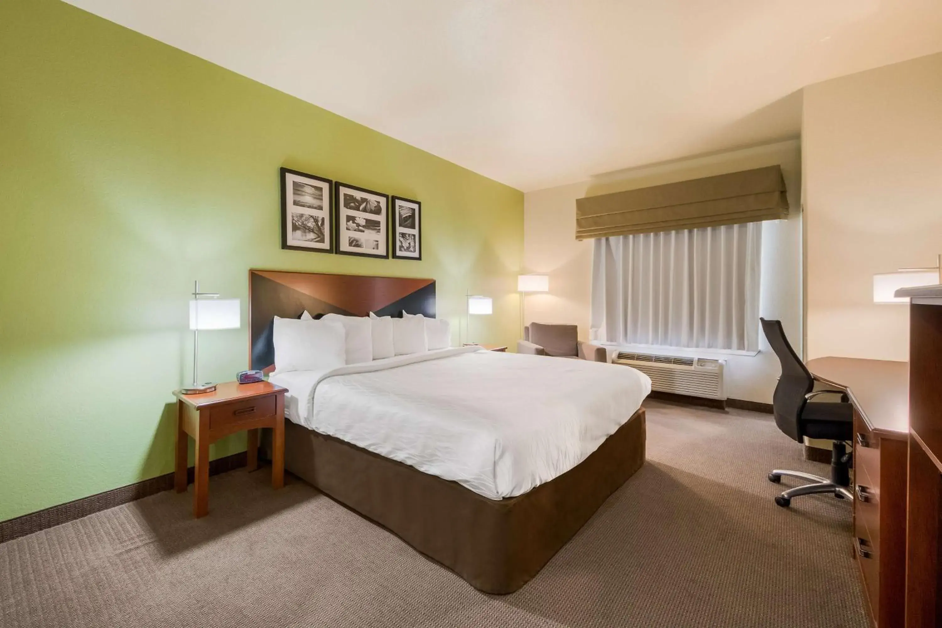 Bedroom, Bed in SureStay Plus Hotel by Best Western Near SeaWorld San Antonio Bedroom, Bed in SureStay Plus Hotel by Best Western Near SeaWorld San Antonio