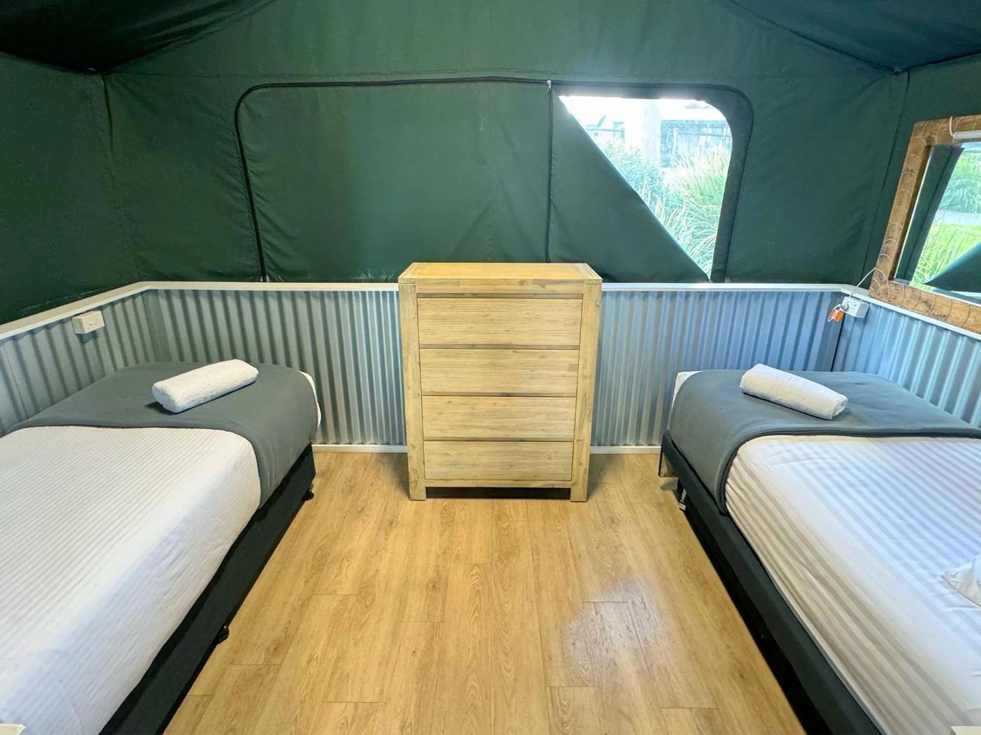 Bed in Thou Walla Sunset Retreat