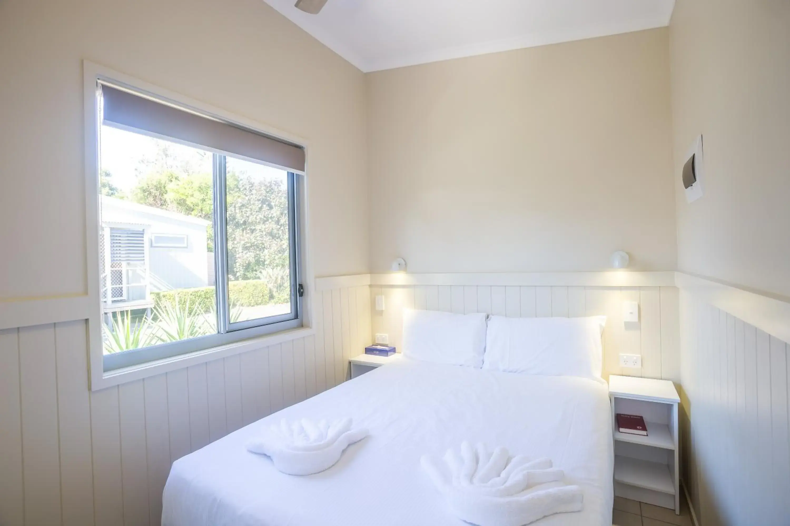 Budget Two-Bedroom Cabin in Fingal Bay Holiday Park Budget Two-Bedroom Cabin in Fingal Bay Holiday Park