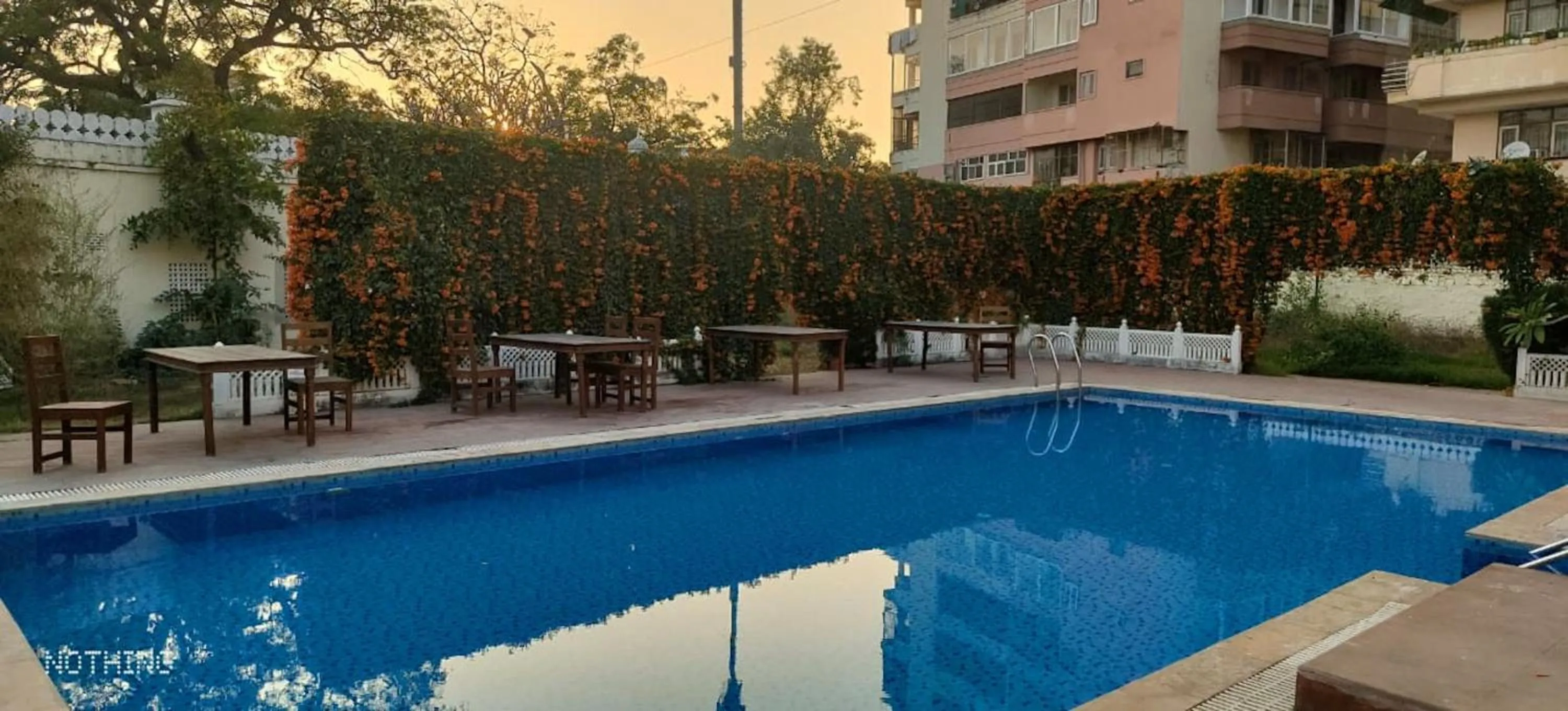 Swimming pool in Hotel Sugan Niwas Palace