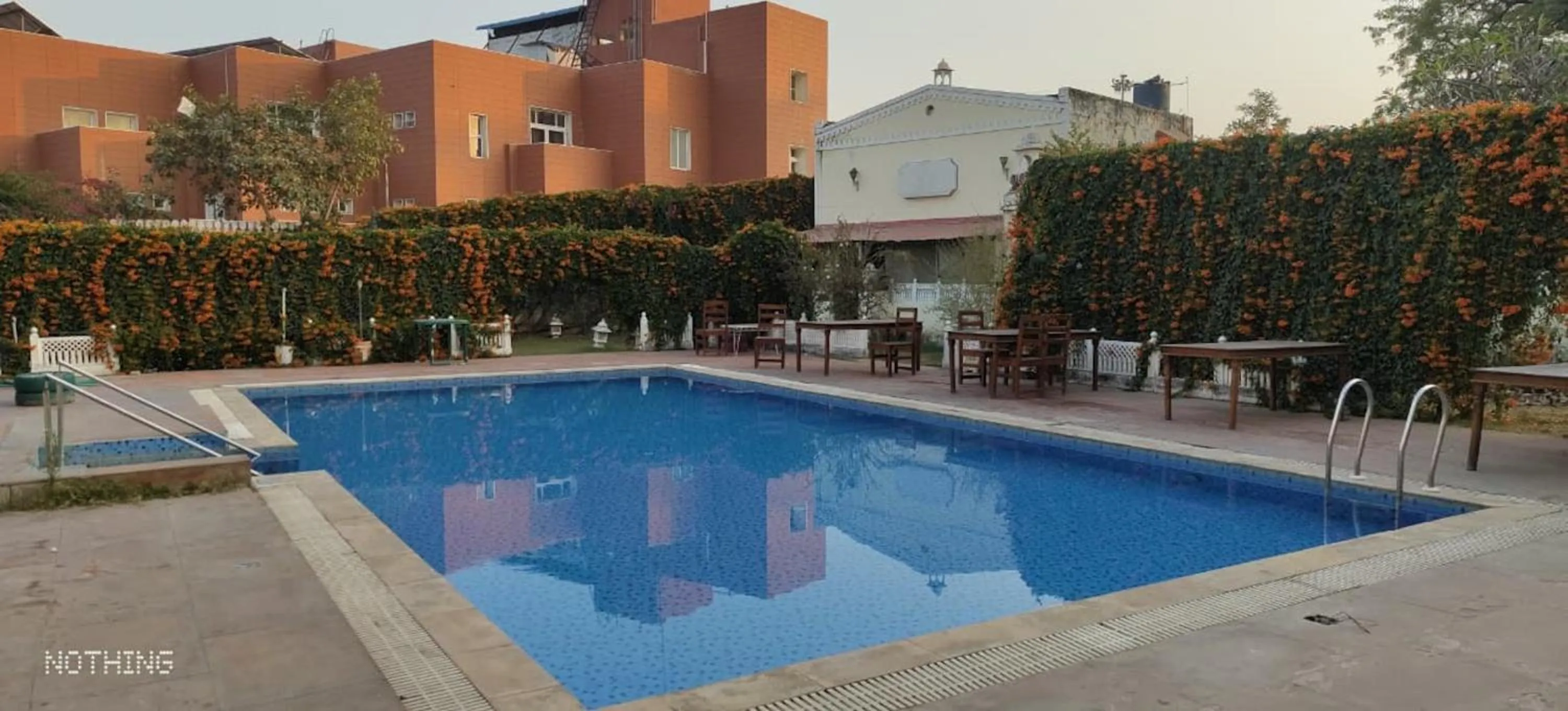 Swimming pool in Hotel Sugan Niwas Palace