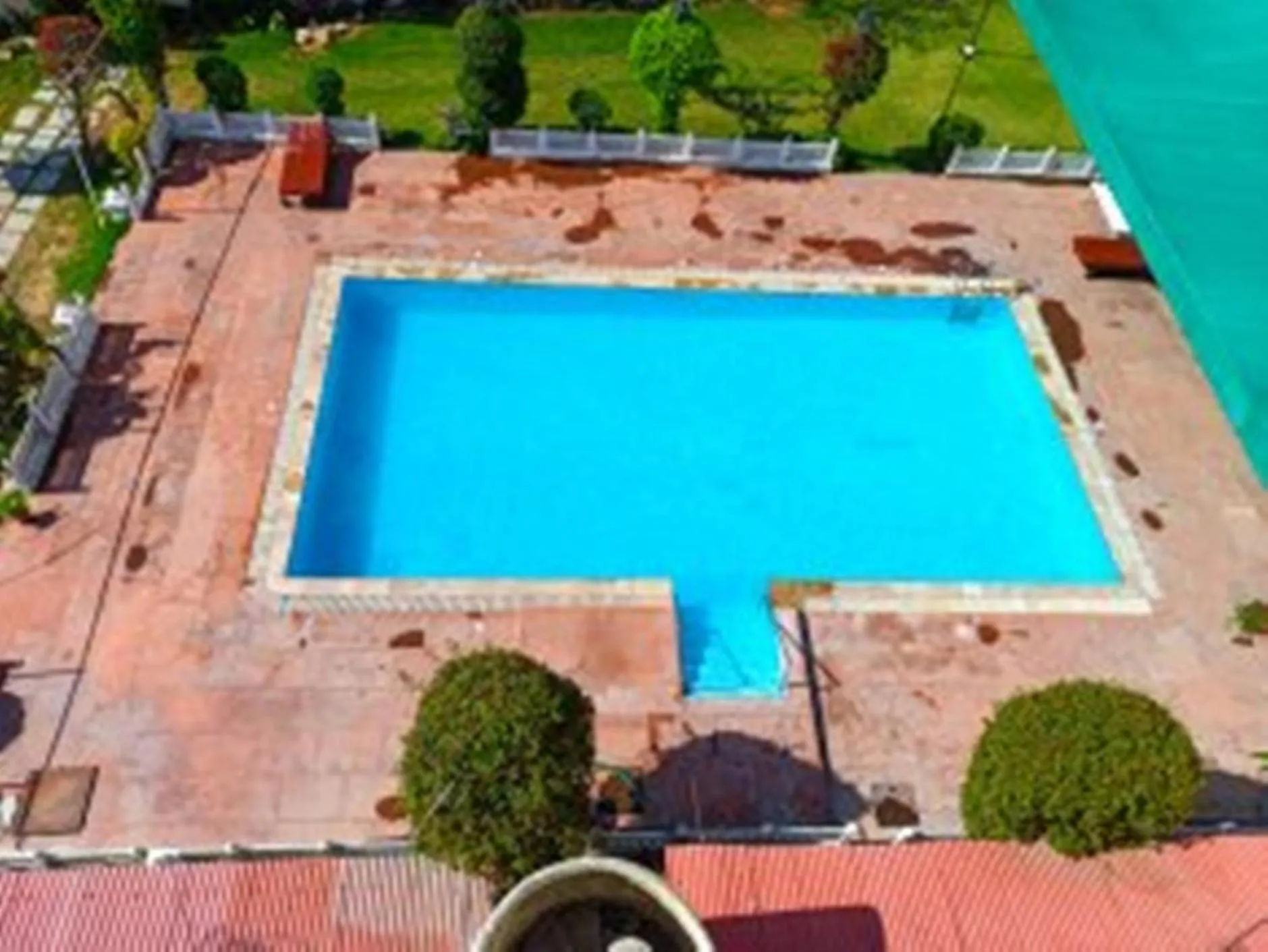 Pool view in Hotel Sugan Niwas Palace