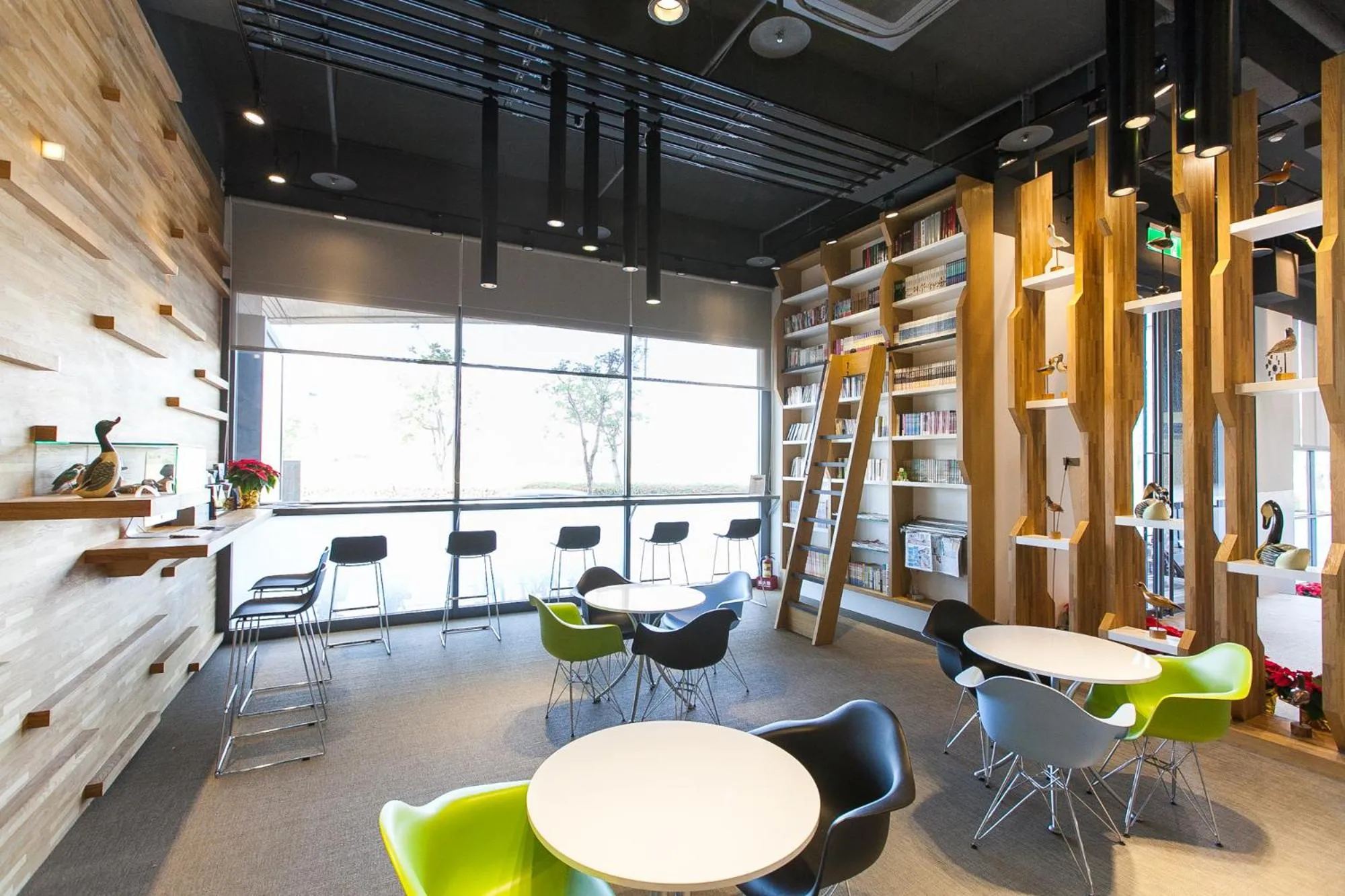 Communal lounge/ TV room in Jiuwu Hotel