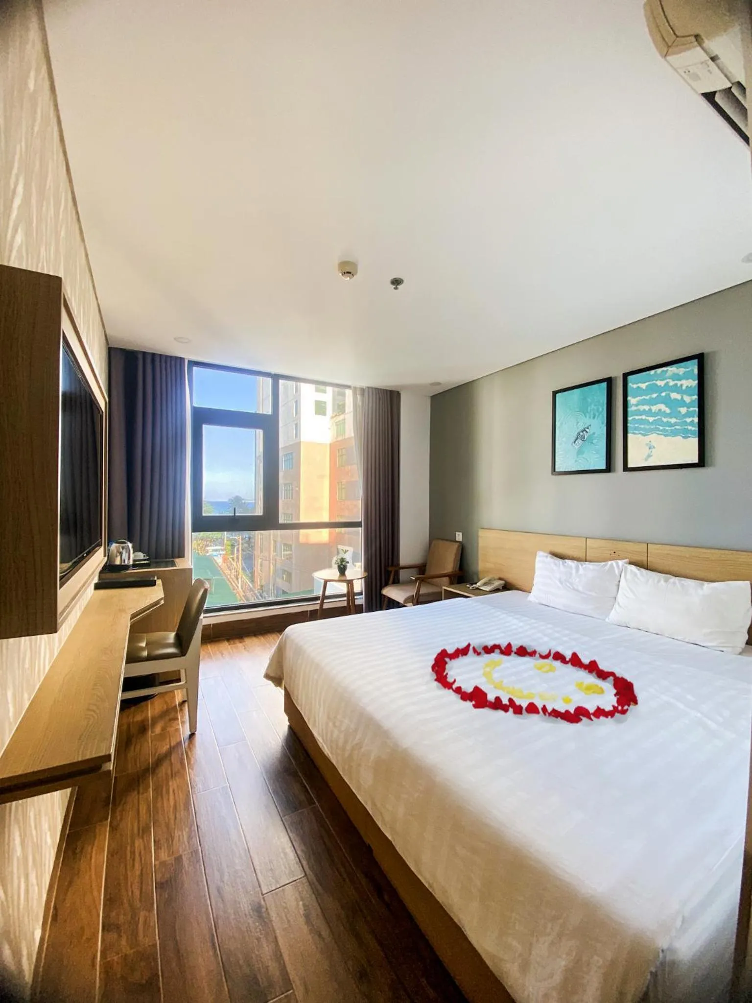 Photo of the whole room, Bed in Smile Hotel Nha Trang