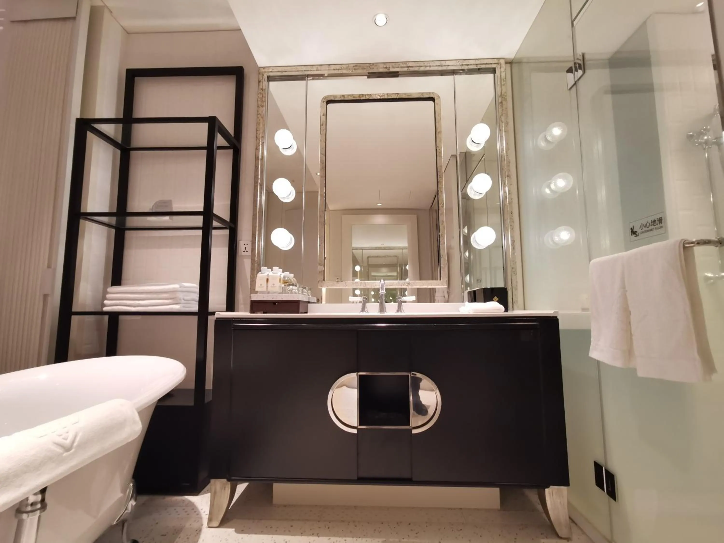 Photo of the whole room in Jinling Resort Nanjing