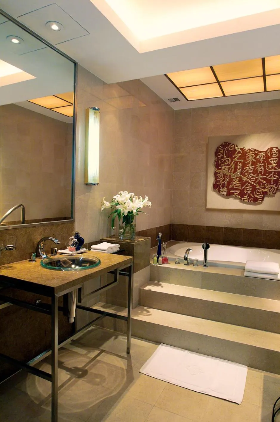 Bathroom, Bed in Jinling Resort Nanjing