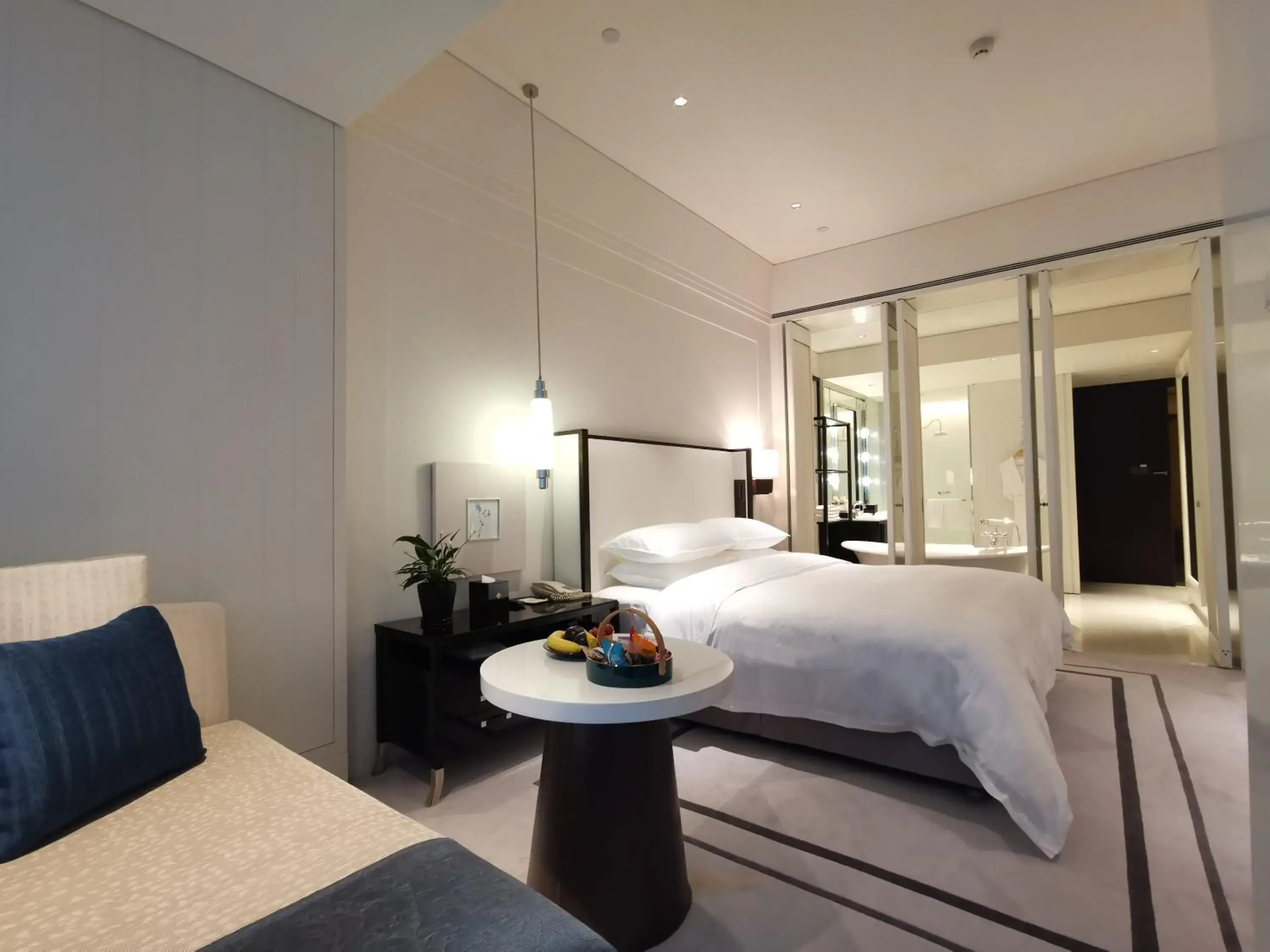 Photo of the whole room, Bed in Jinling Resort Nanjing Photo of the whole room, Bed in Jinling Resort Nanjing