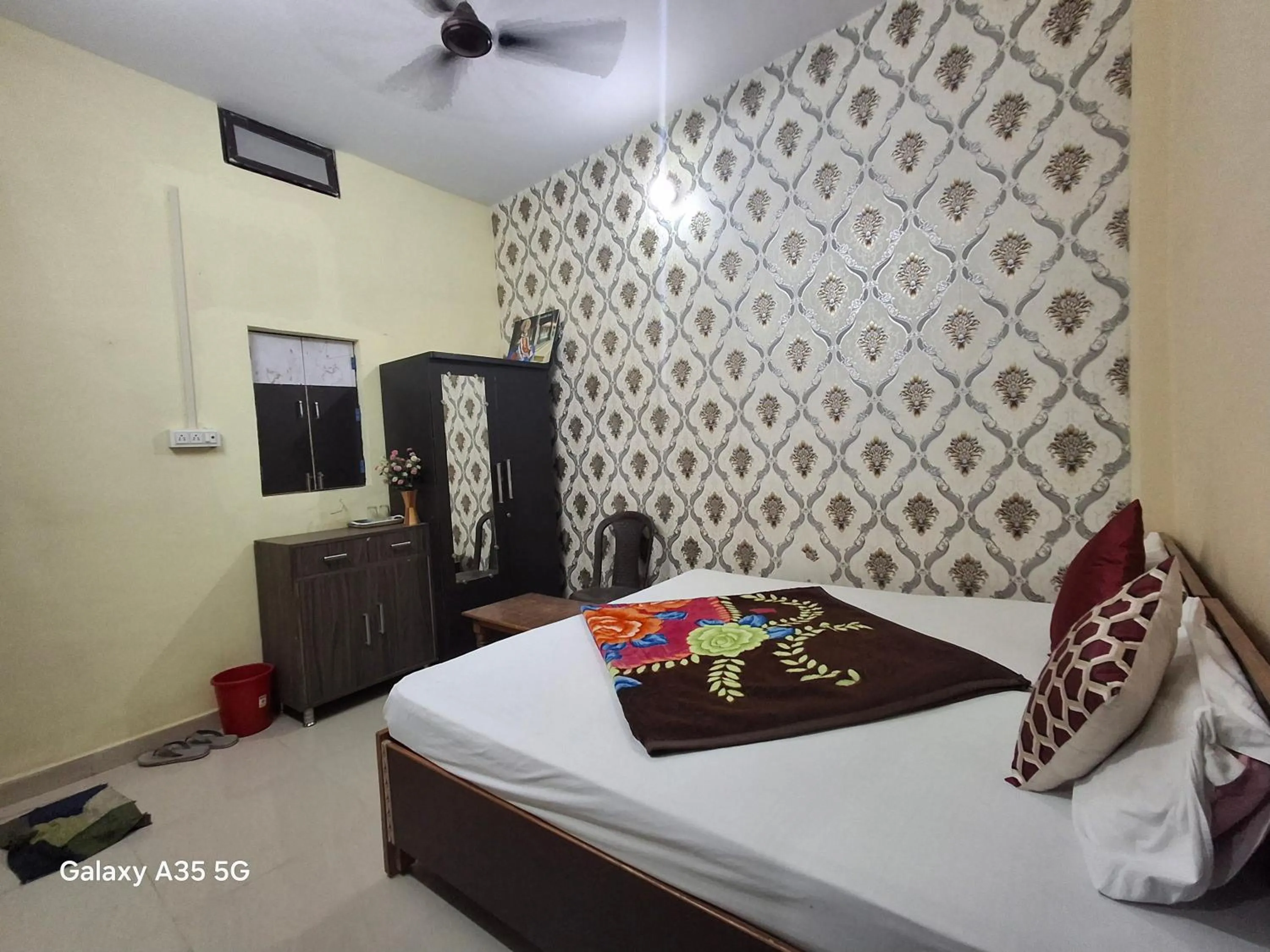 Bed in Golden River Homestay