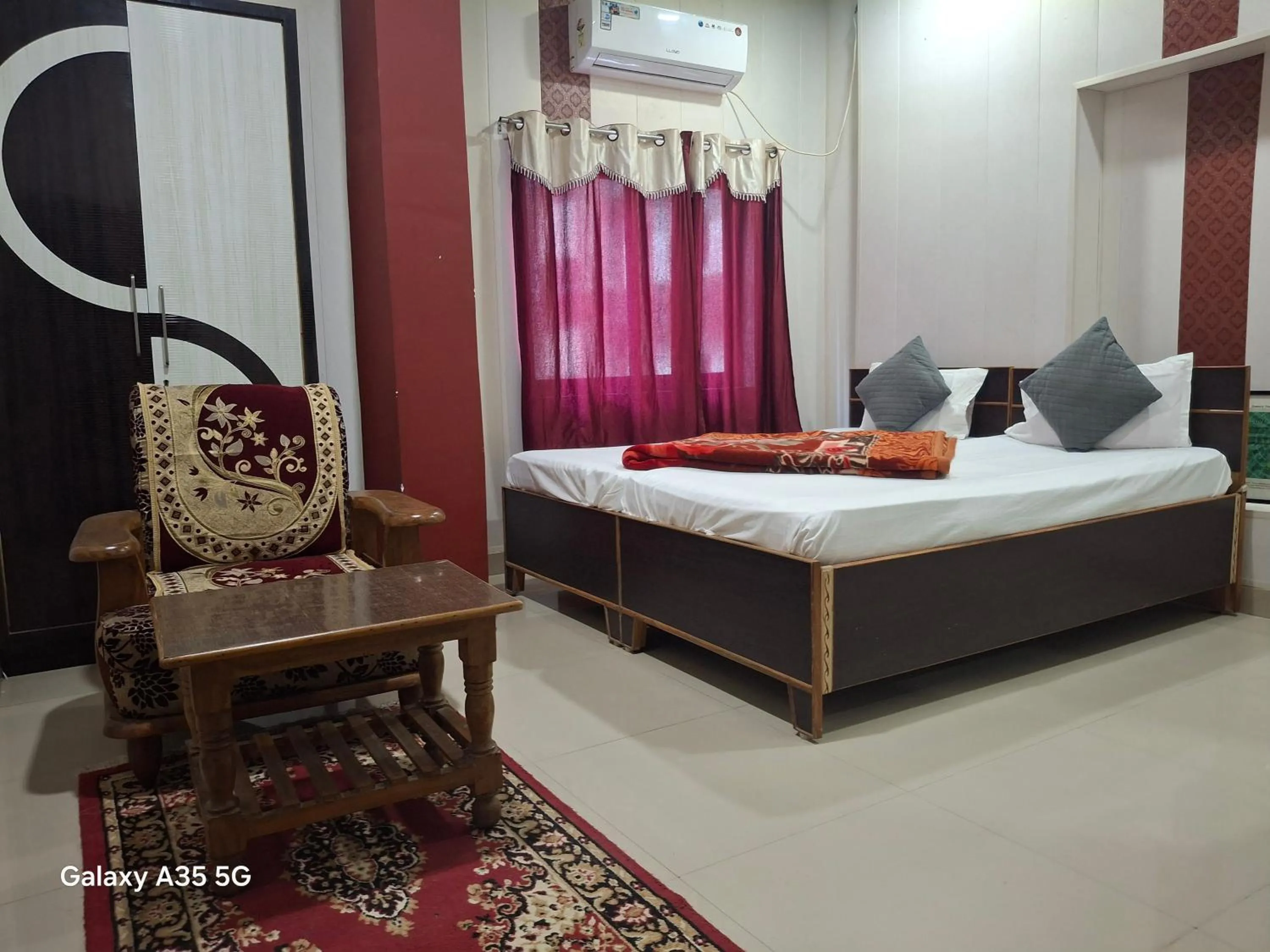 Bed in Golden River Homestay