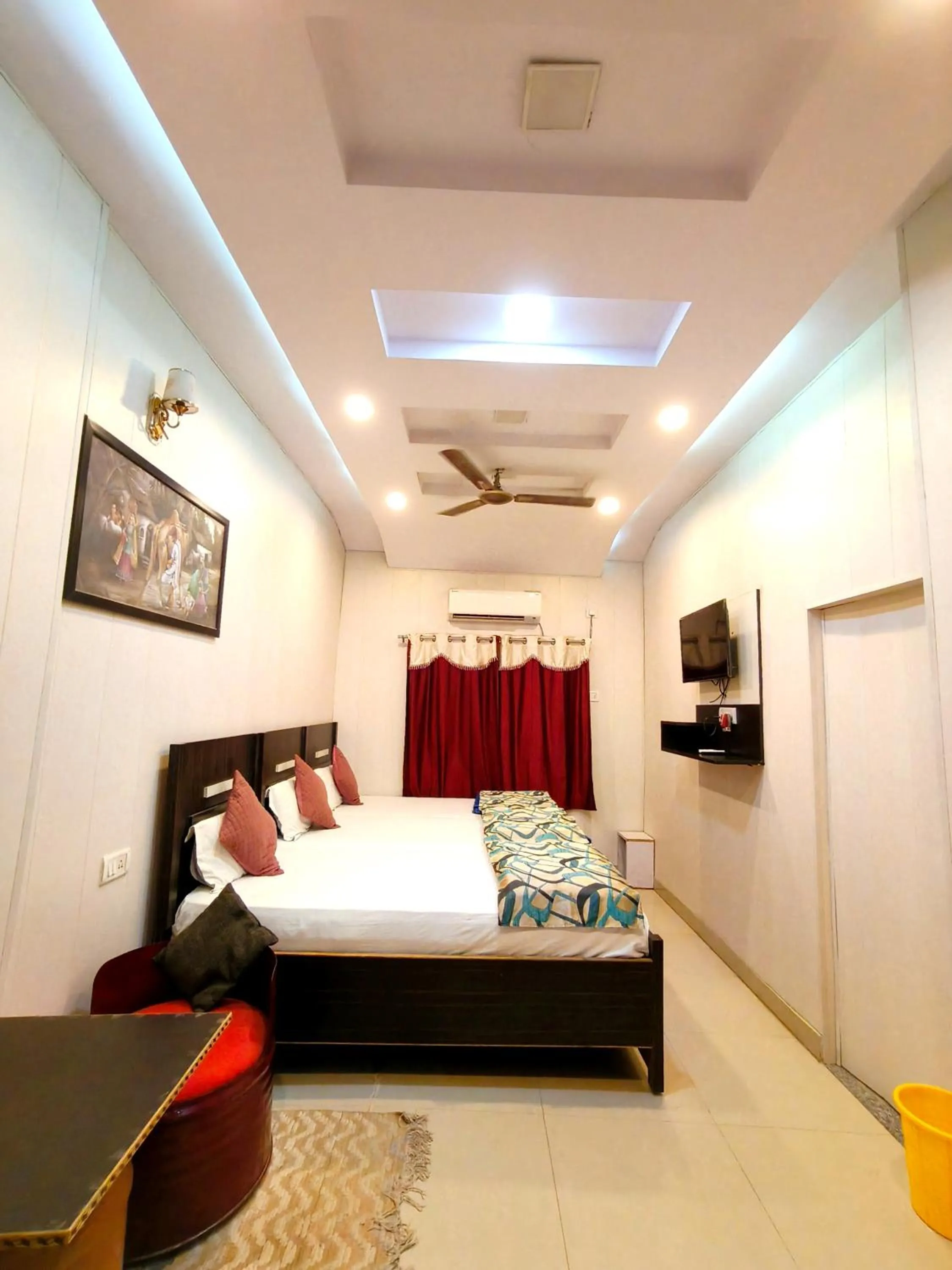 Photo of the whole room, Bed in Golden River Homestay