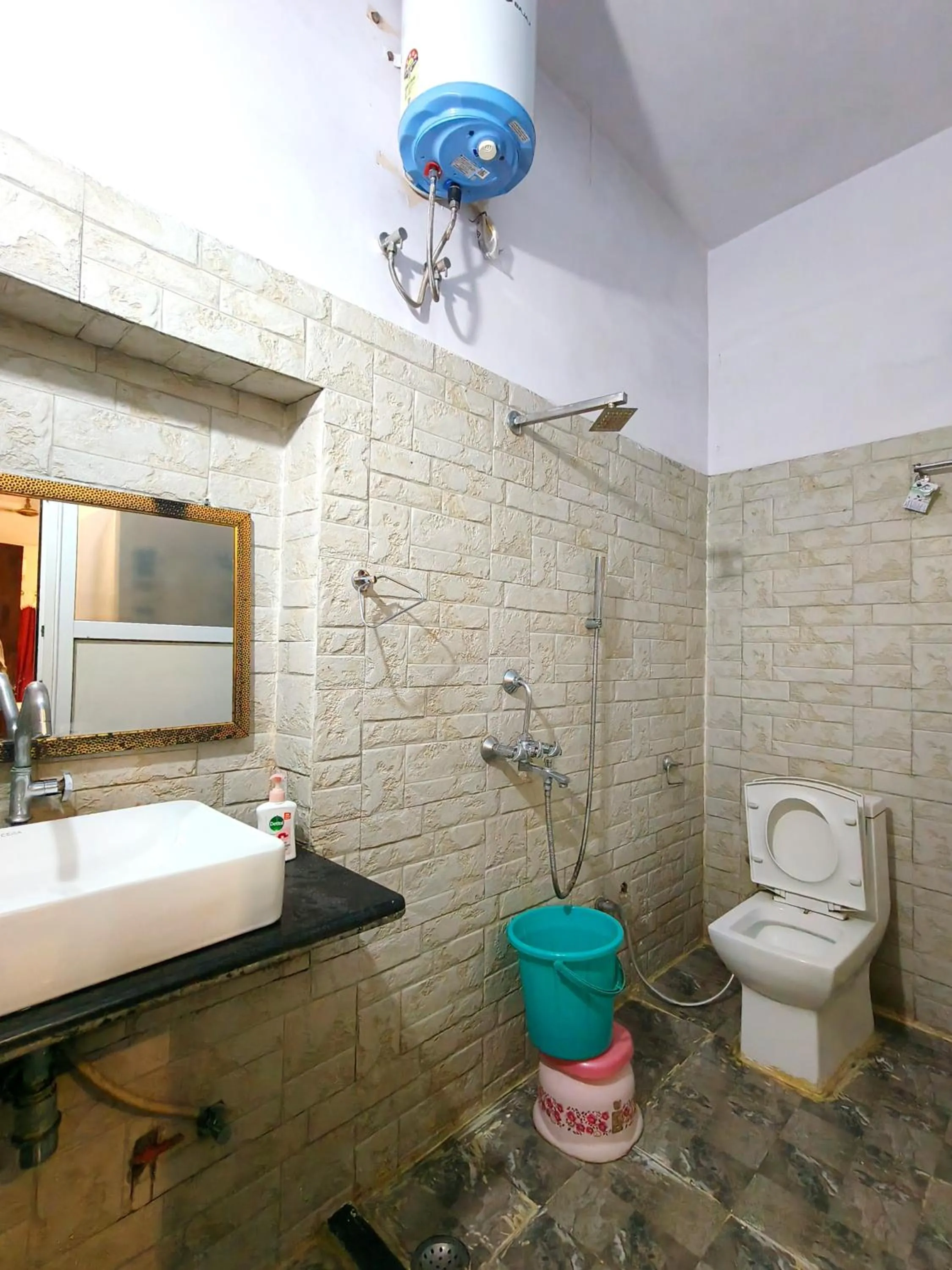 Toilet in Golden River Homestay