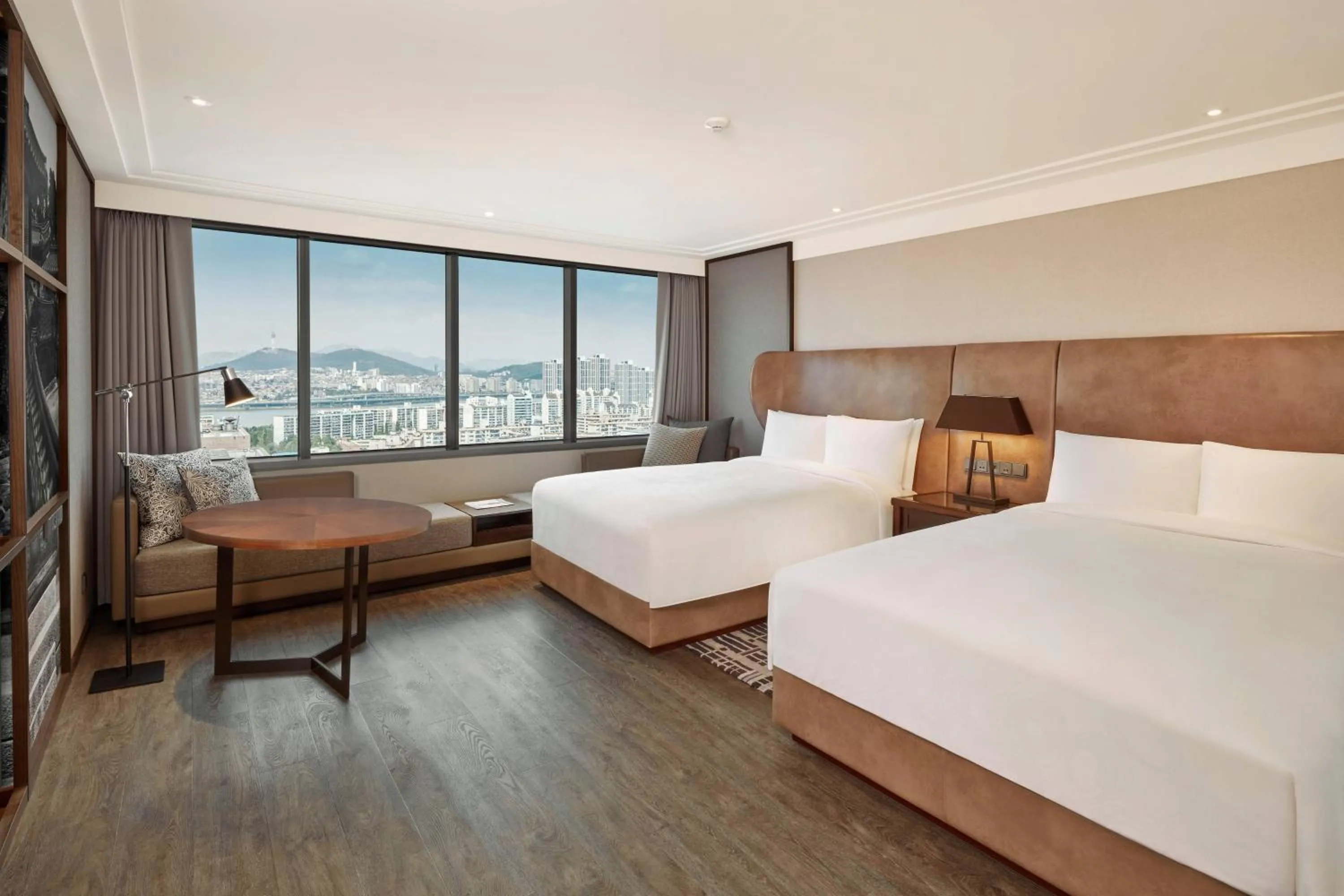 Photo of the whole room, Bed in JW Marriott Hotel Seoul