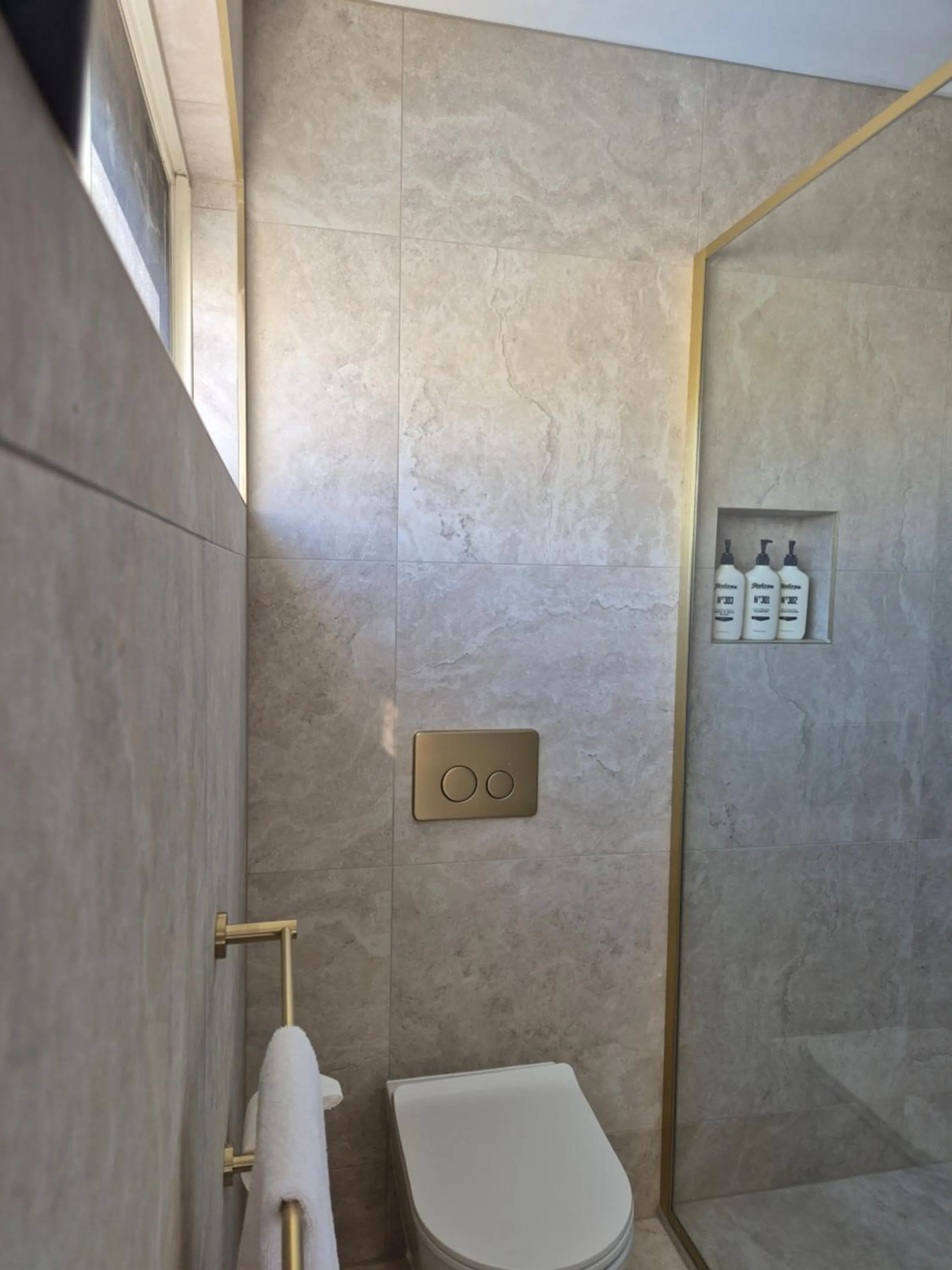 Bathroom in Noosa Sun - On the Noosa River