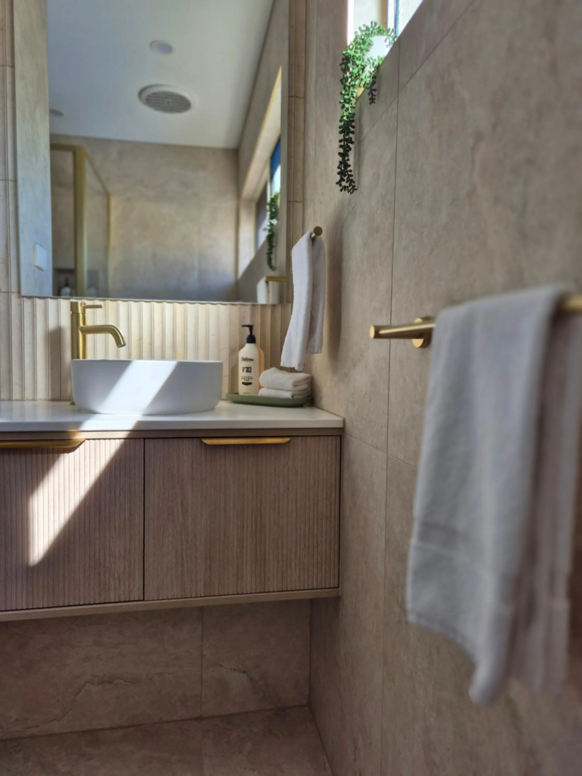 Bathroom in Noosa Sun - On the Noosa River