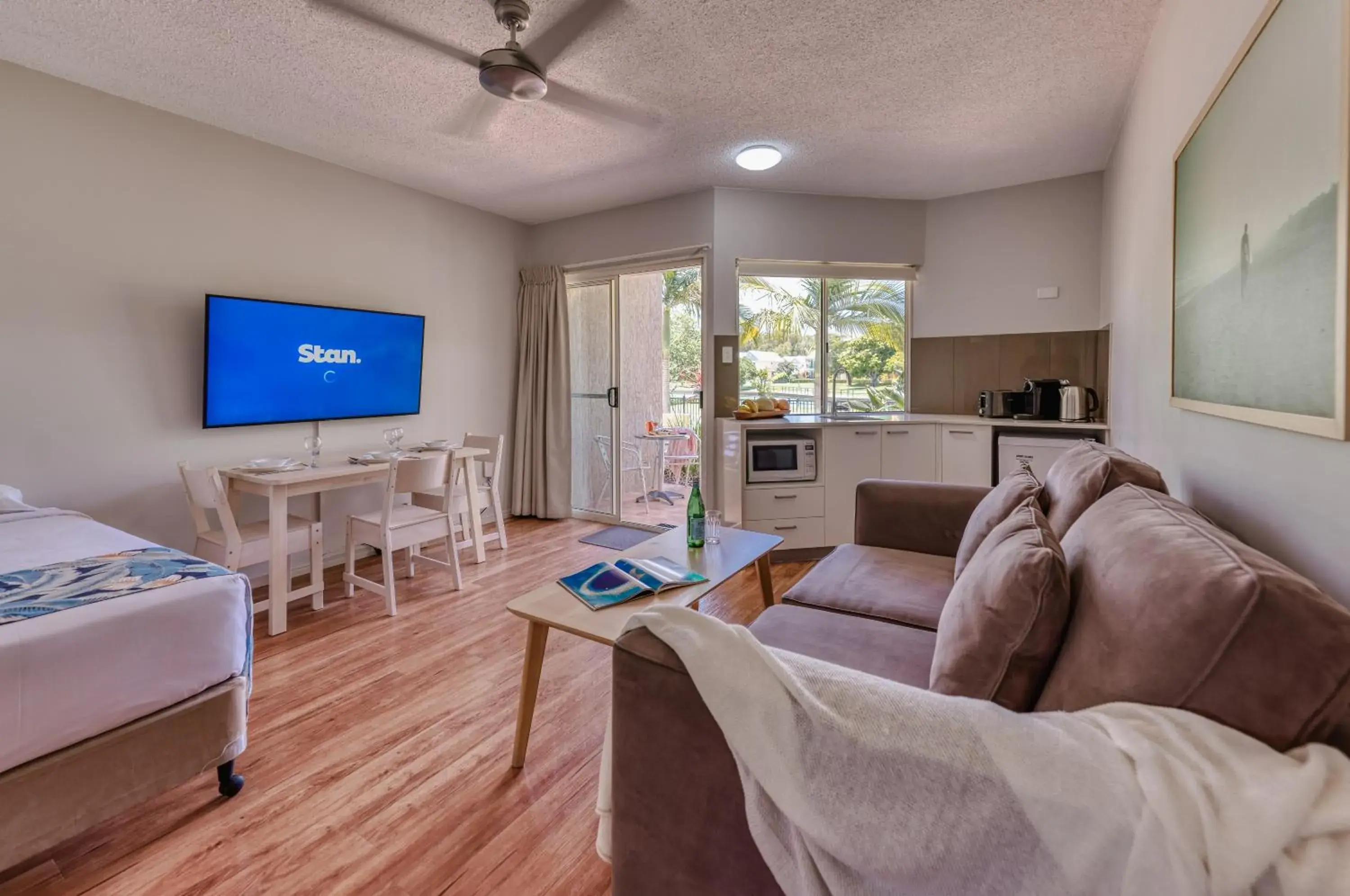 Twin Room with View in Noosa Sun Motel Twin Room with View in Noosa Sun Motel