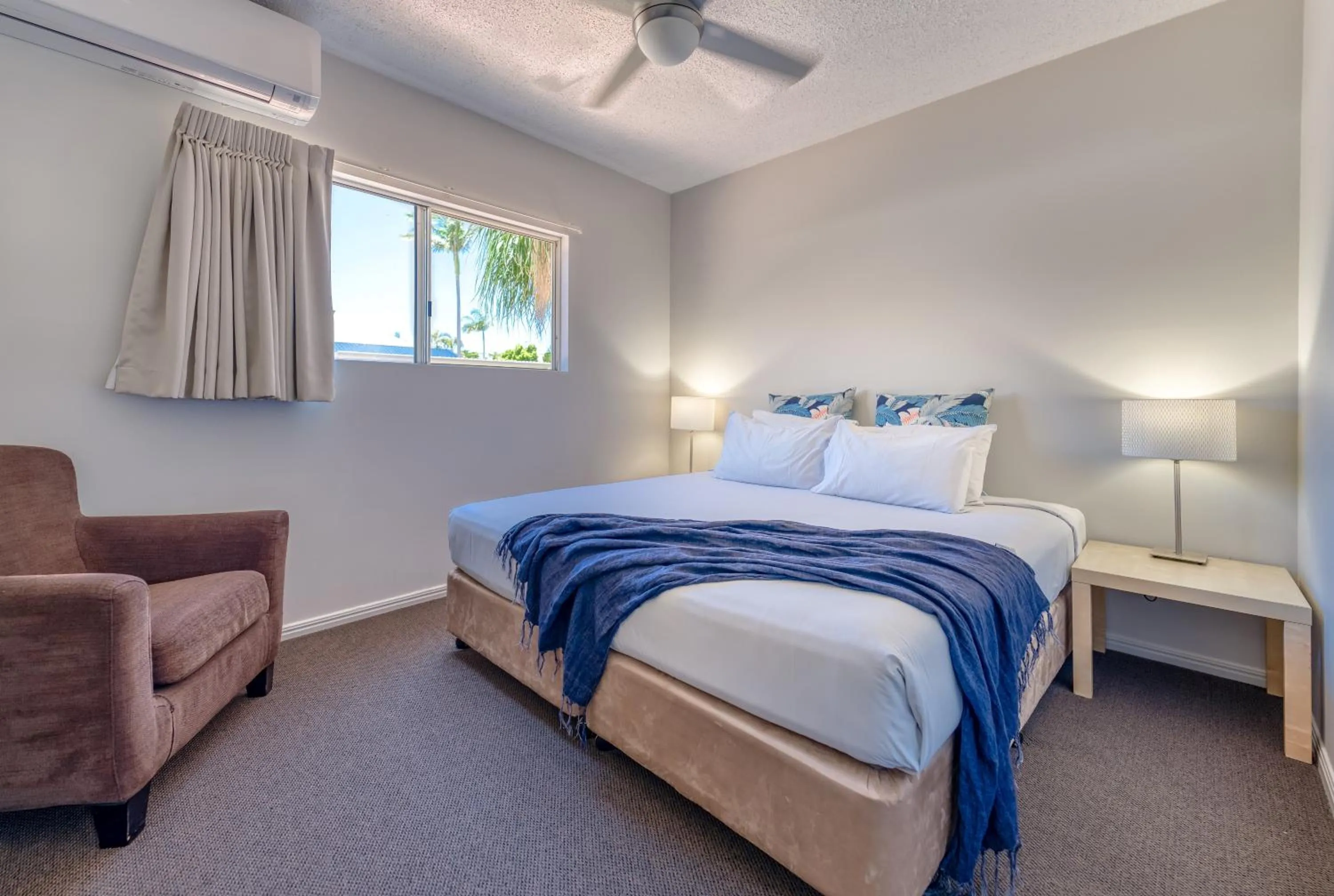 Bed in Noosa Sun - On the Noosa River