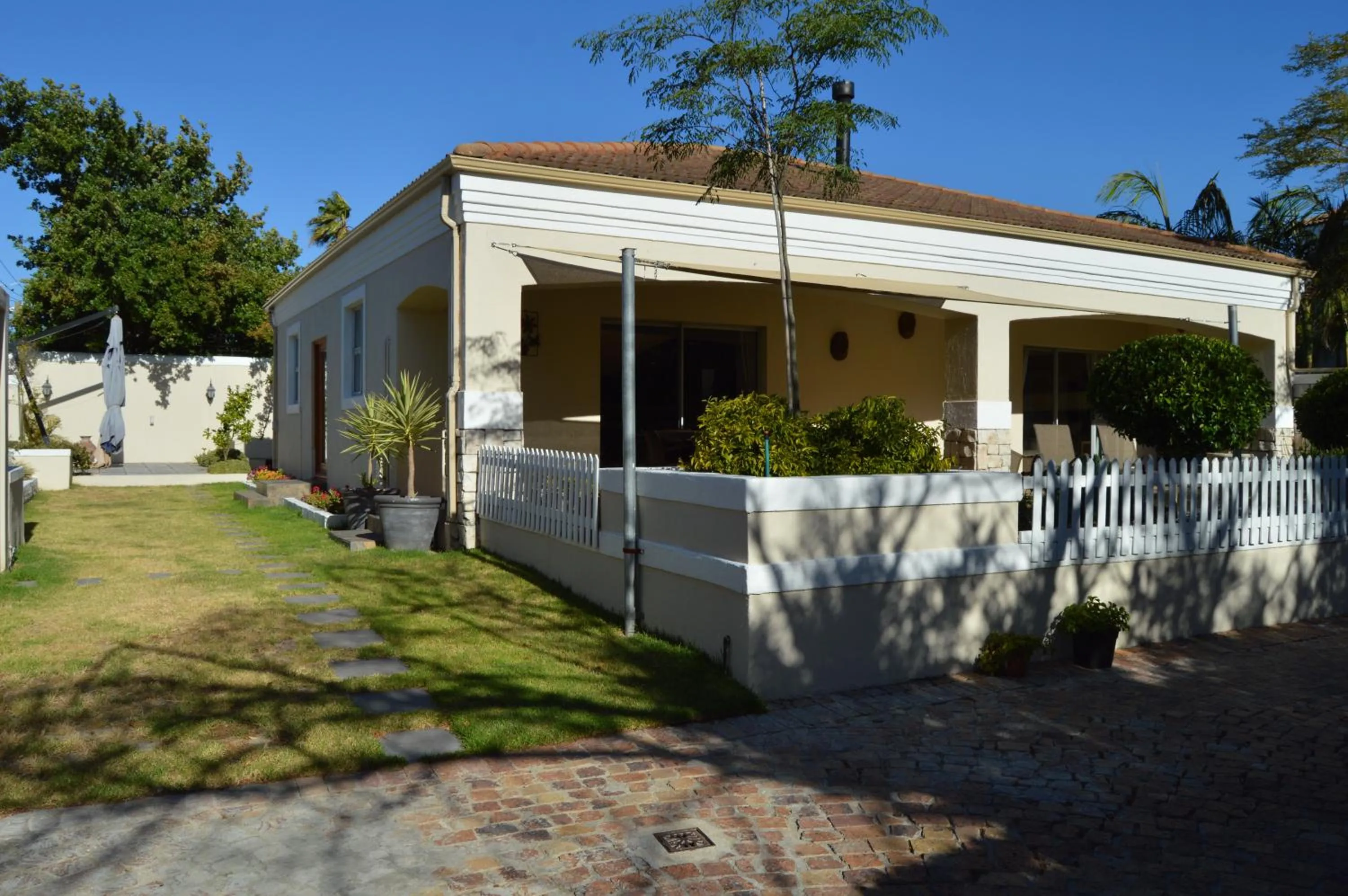 Facade/entrance in African Palm Cottage and Guesthouse