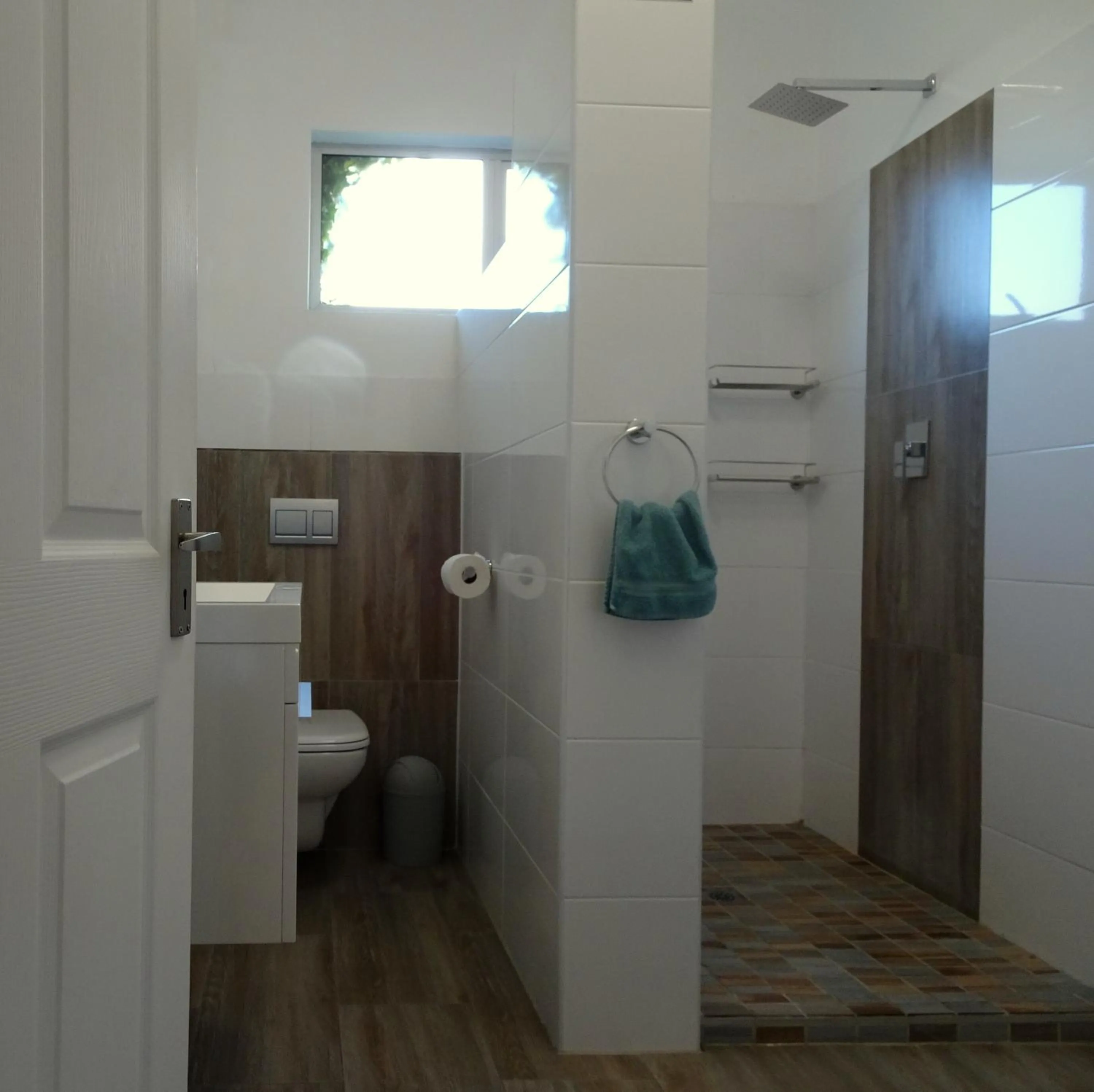 Bathroom in African Palm Cottage and Guesthouse