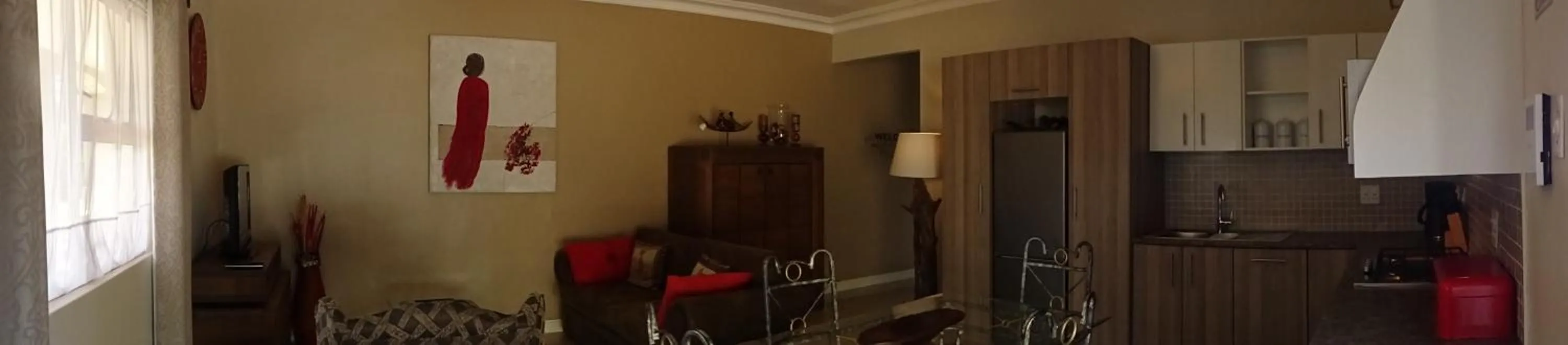 Kitchen or kitchenette in African Palm Cottage and Guesthouse