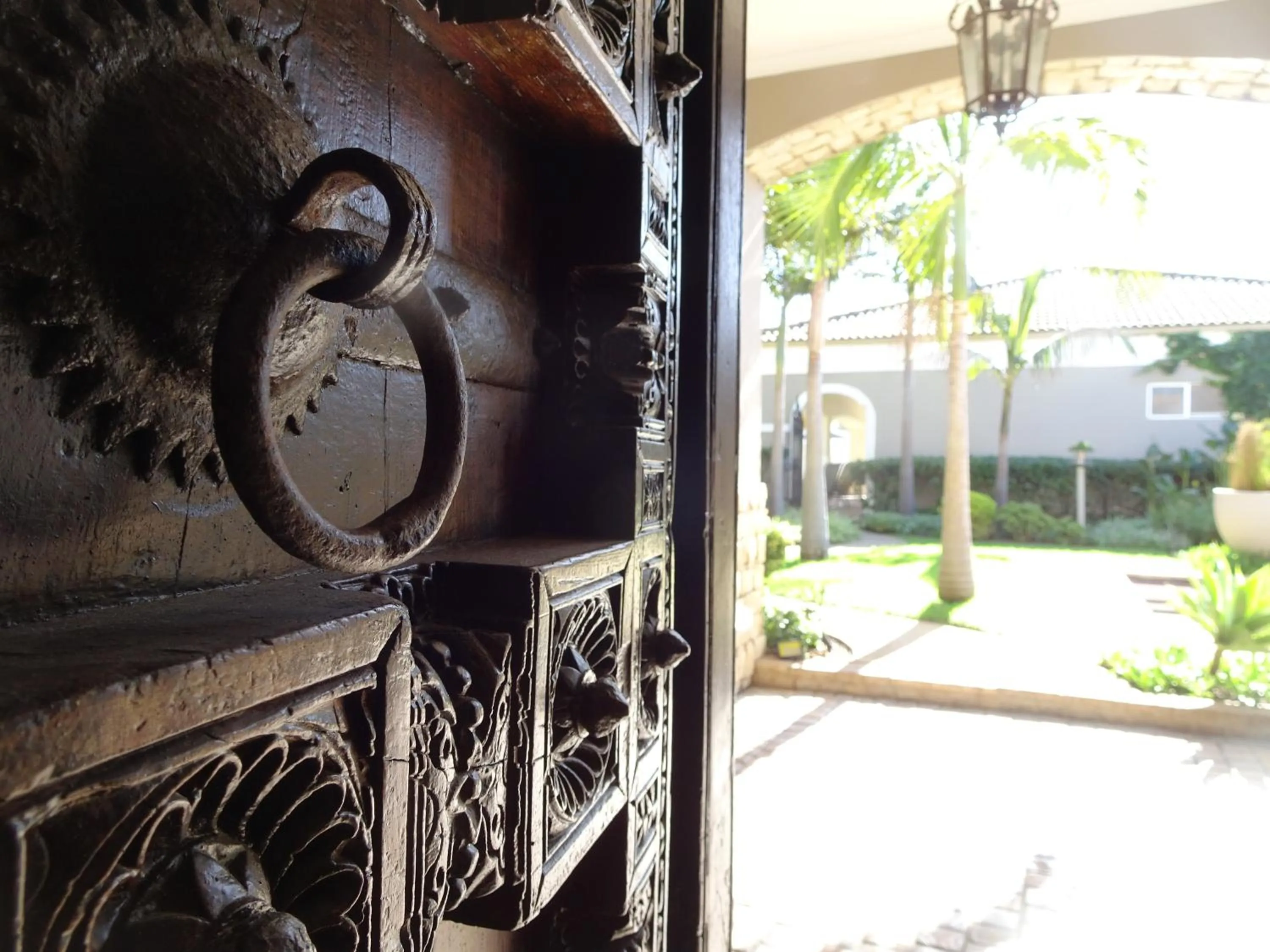 Decorative detail in African Palm Cottage and Guesthouse