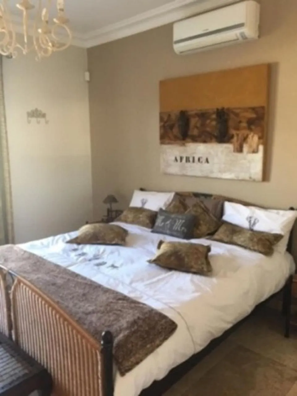 Bedroom in African Palm Cottage and Guesthouse