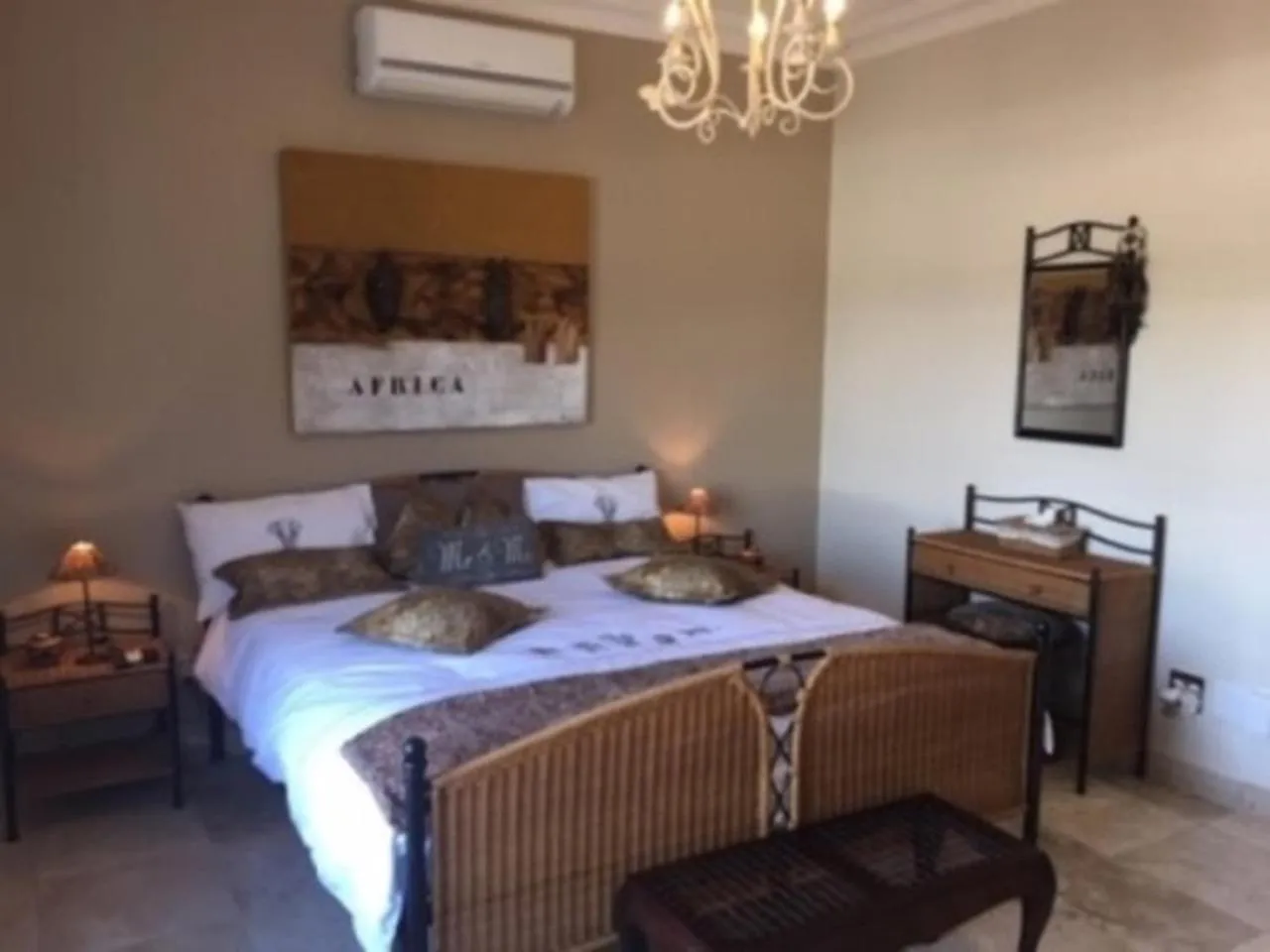 Bedroom in African Palm Cottage and Guesthouse