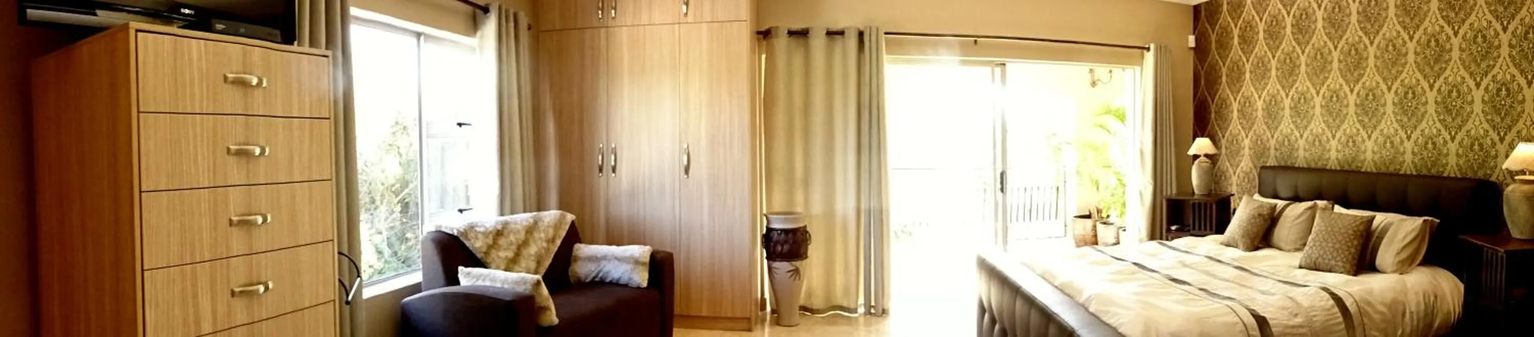 Bedroom in African Palm Cottage and Guesthouse