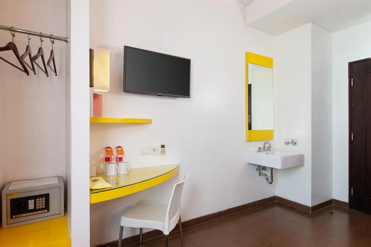 TV and multimedia in Amaris Hotel Pemuda Semarang