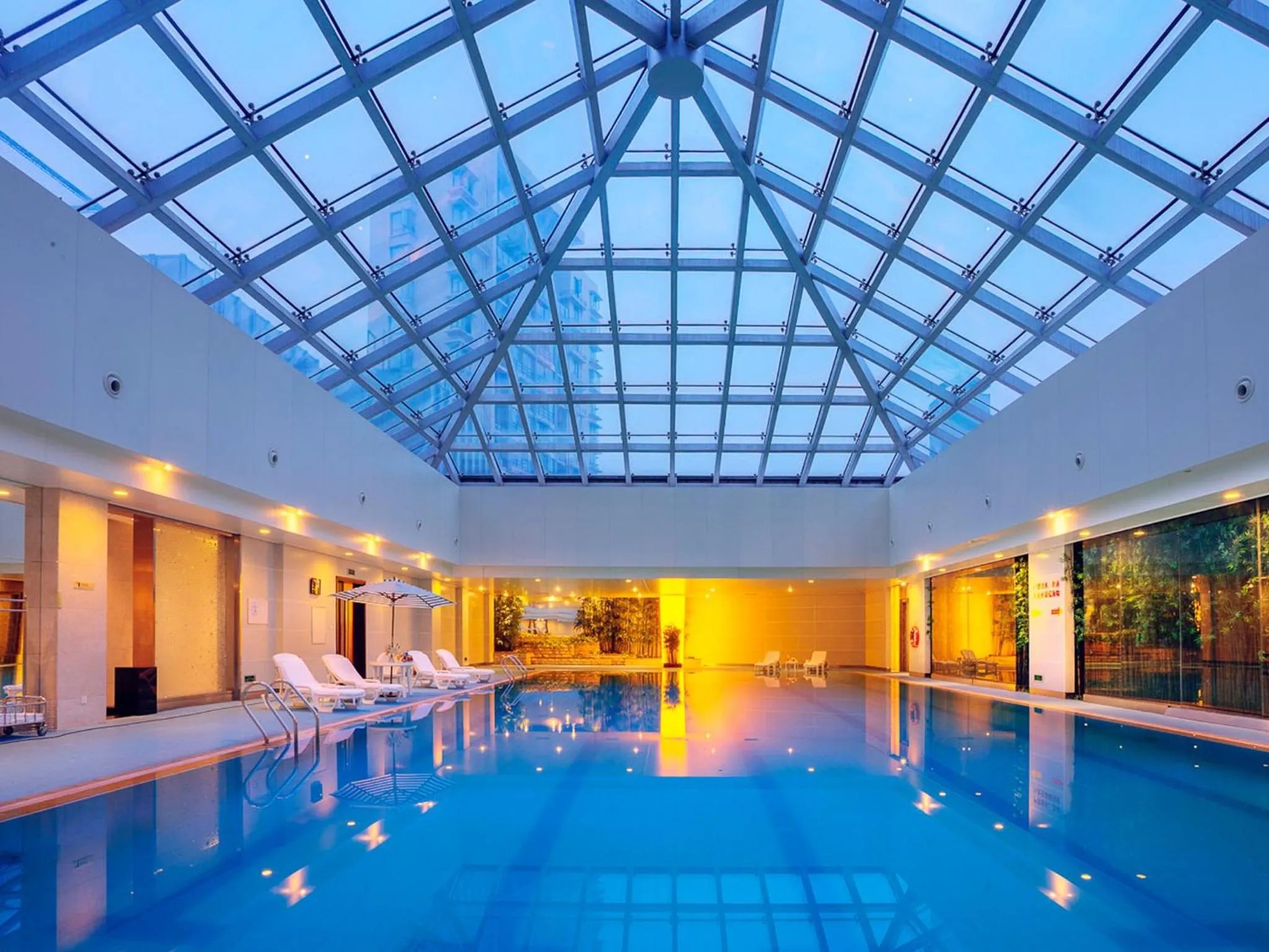 Swimming pool in Hongrui Jinling Grand Hotel Hefei