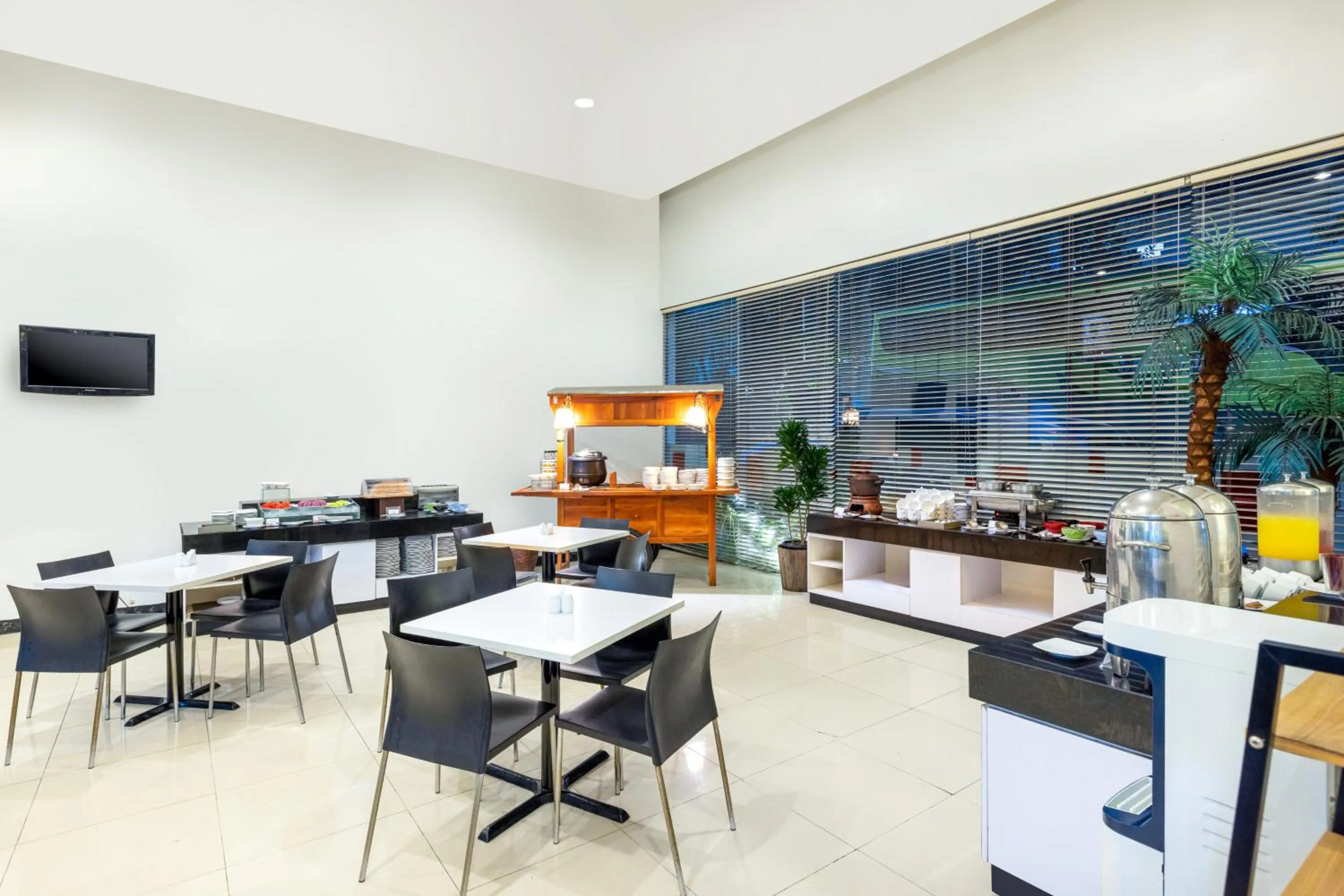 Restaurant/places to eat in Amaris Hotel Cihampelas