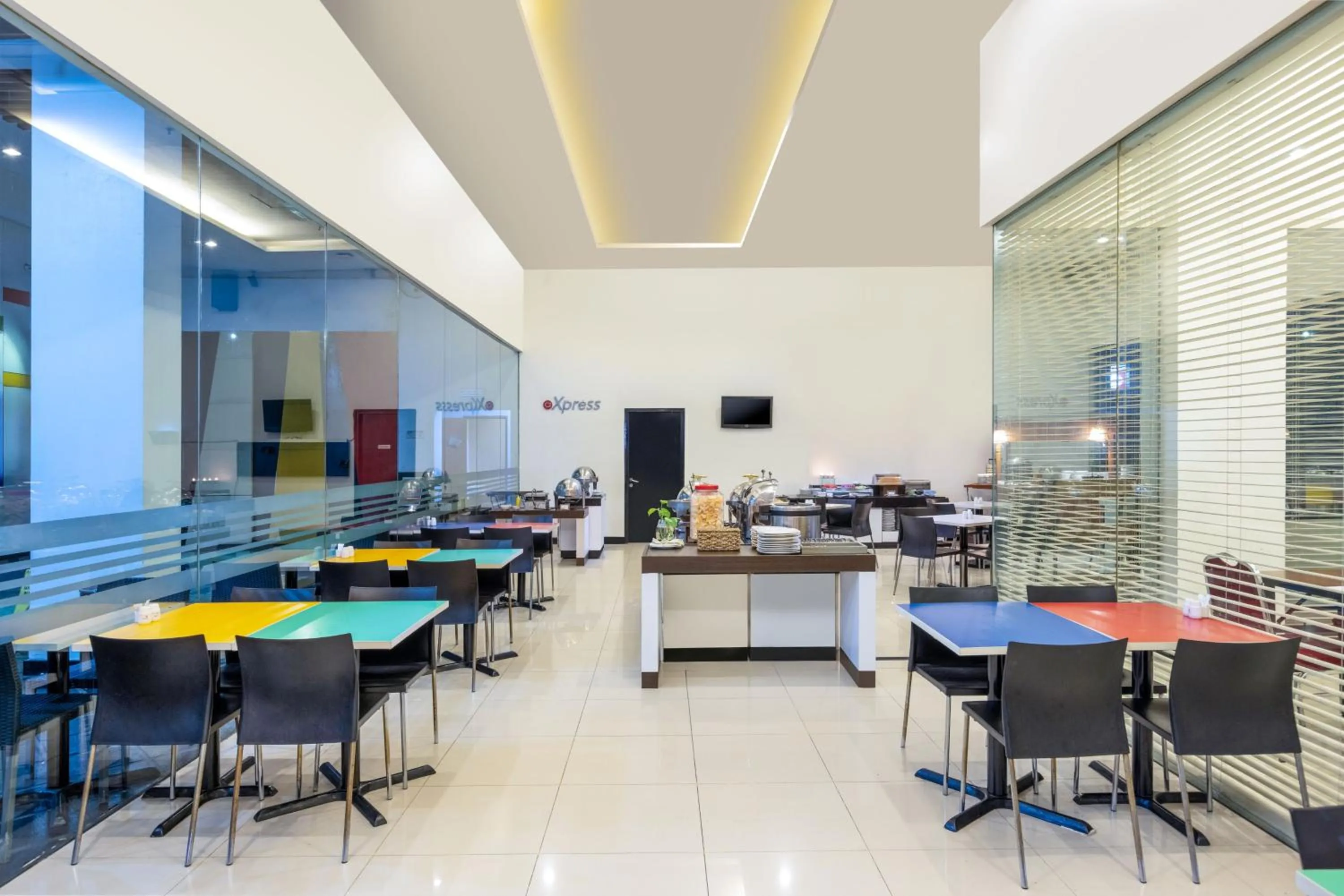 Restaurant/places to eat in Amaris Hotel Cihampelas