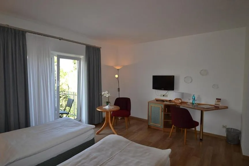 Photo of the whole room, Bed in Hotel & Restaurant Zur Linde