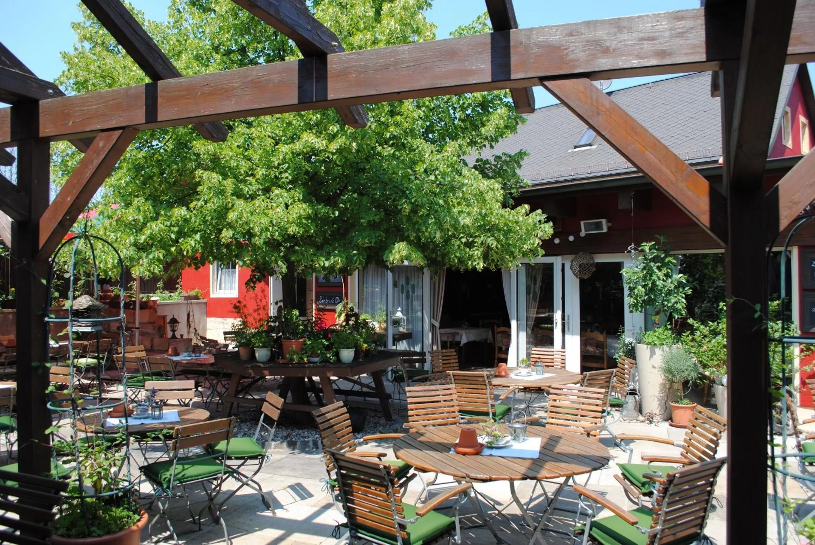 Patio in Hotel & Restaurant Zur Linde