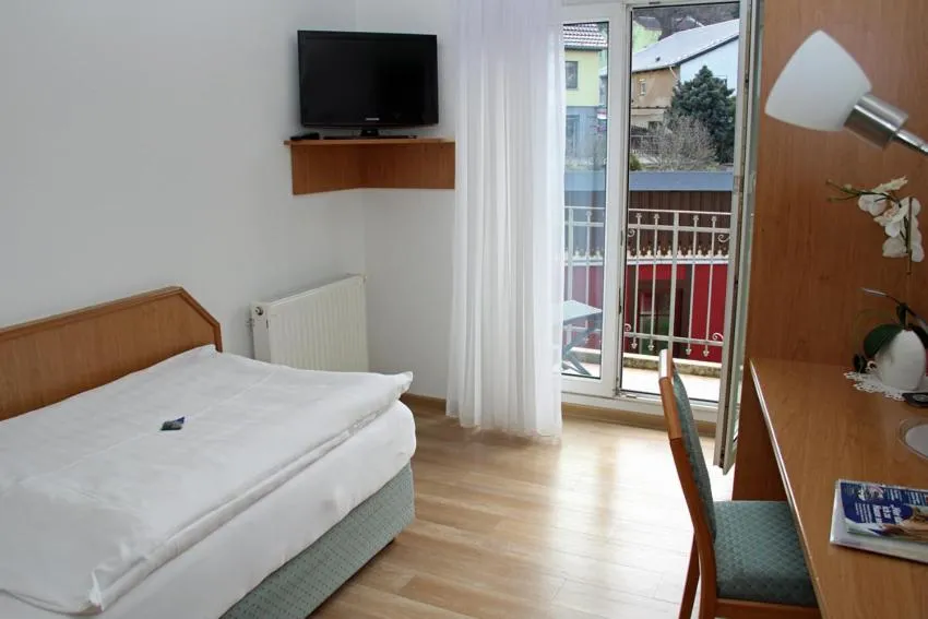 Bed in Hotel & Restaurant Zur Linde