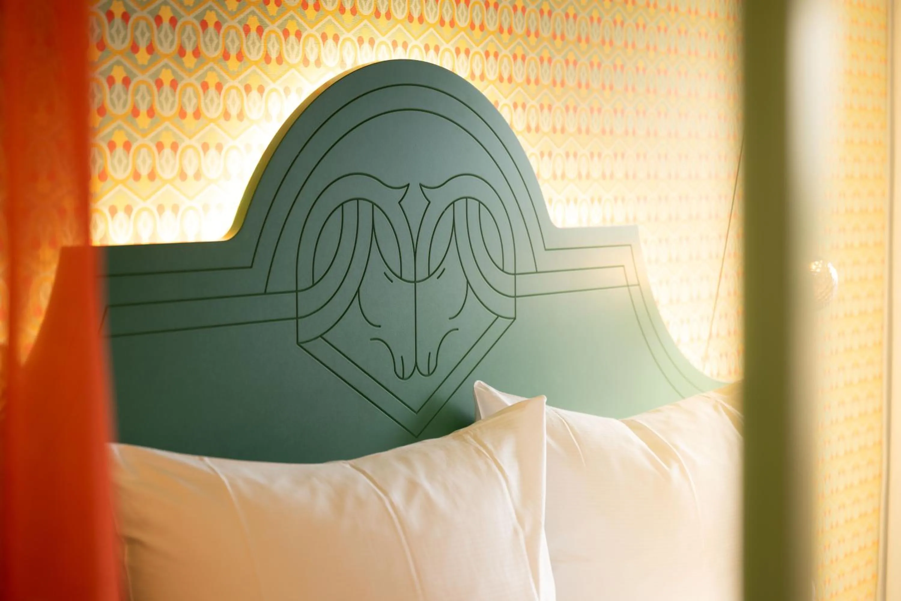 Decorative detail, Bed in Schwarzes Rössl