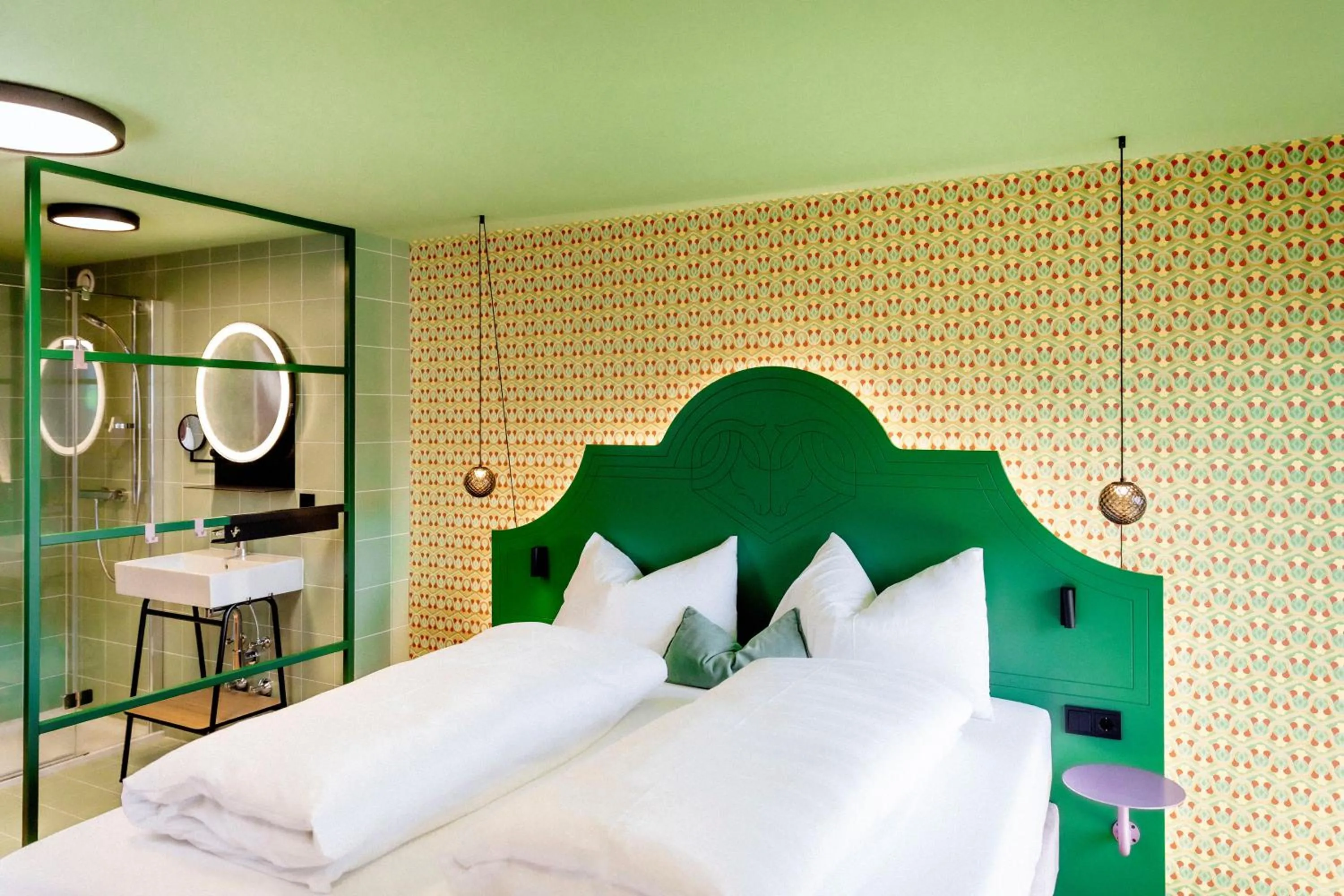 Photo of the whole room, Bed in Schwarzes Rössl