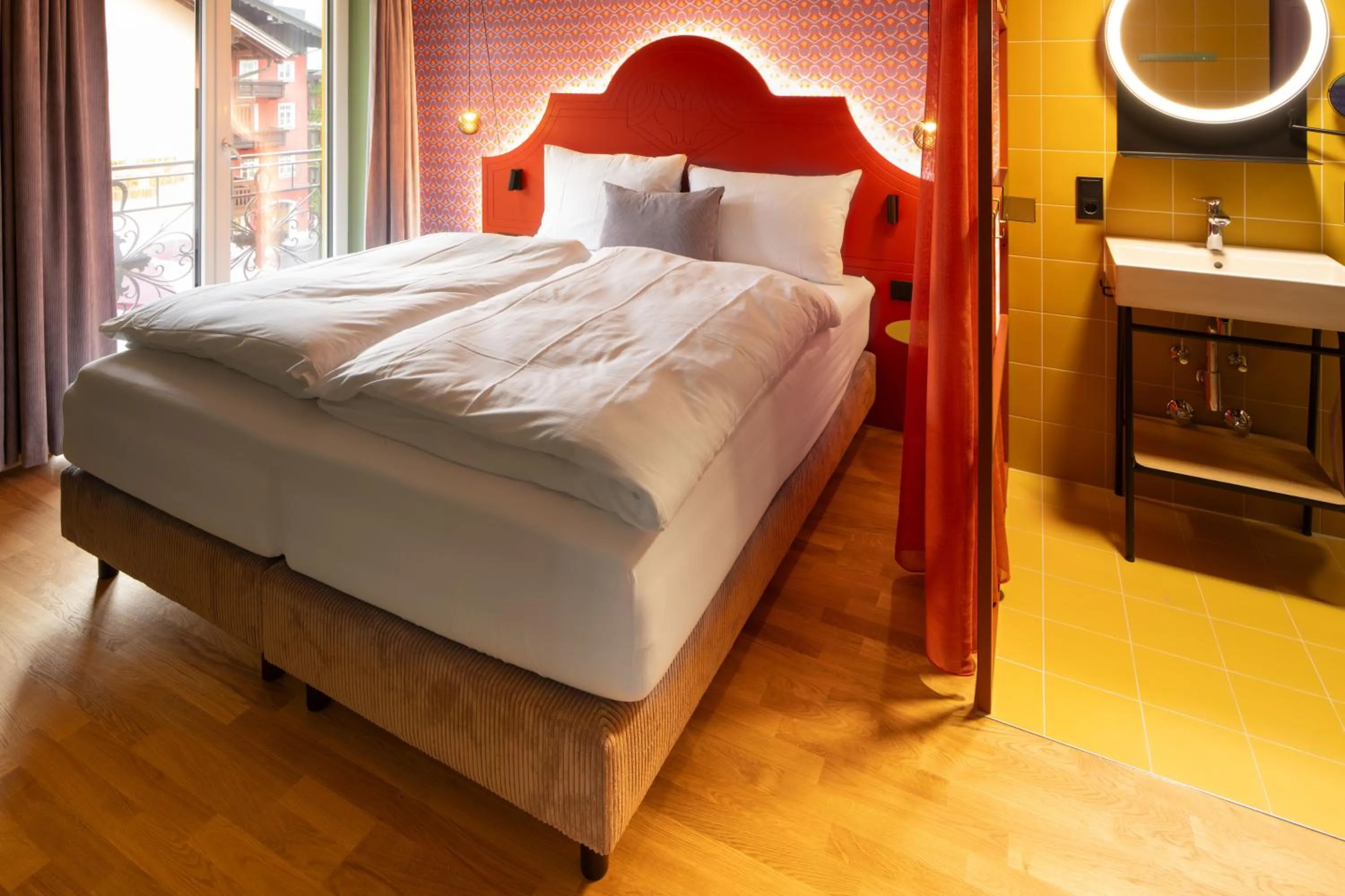 Photo of the whole room, Bed in Schwarzes Rössl