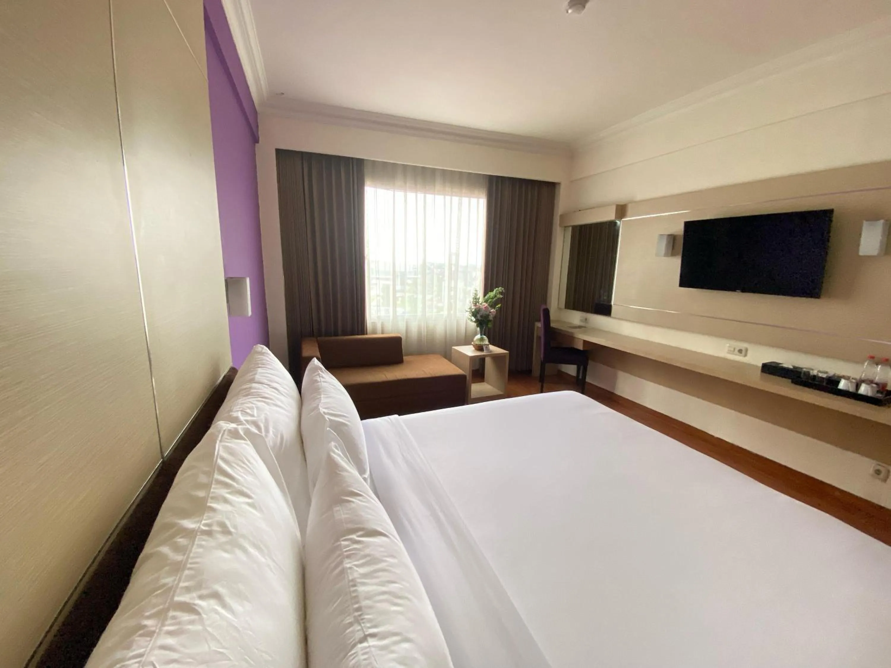 Bedroom, Bed in Grand Inna Tunjungan Hotel Surabaya