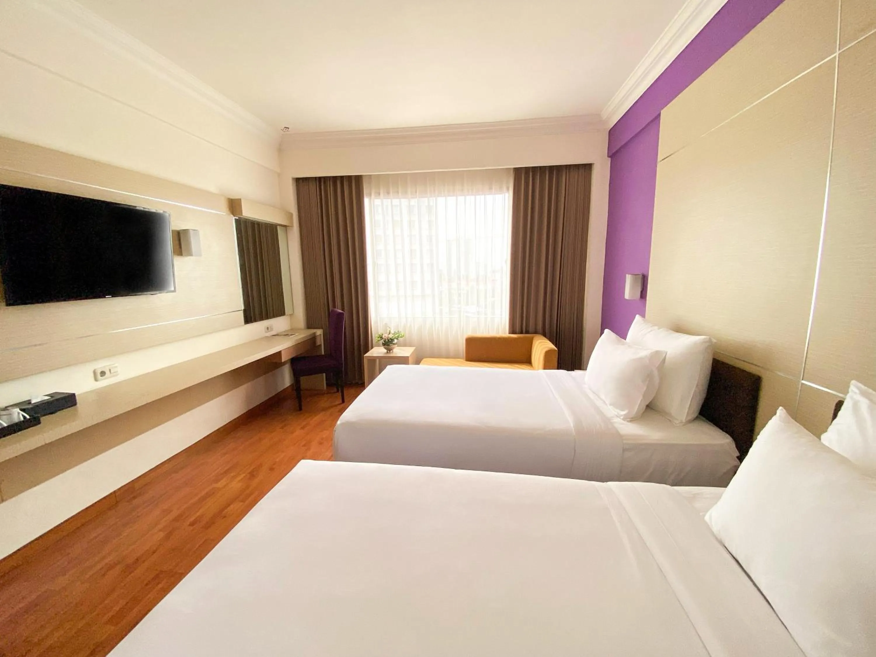 Bedroom, Bed in Grand Inna Tunjungan Hotel Surabaya
