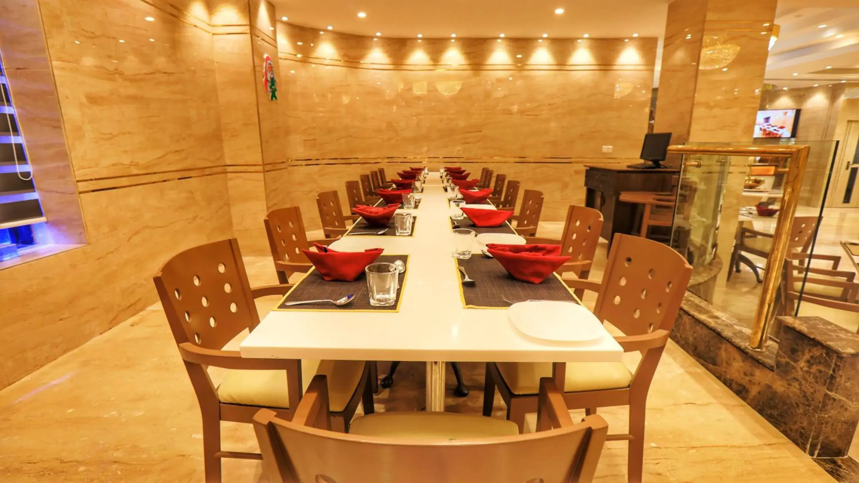 Restaurant/places to eat in Quality Inn Sabari Restaurant/places to eat in Quality Inn Sabari