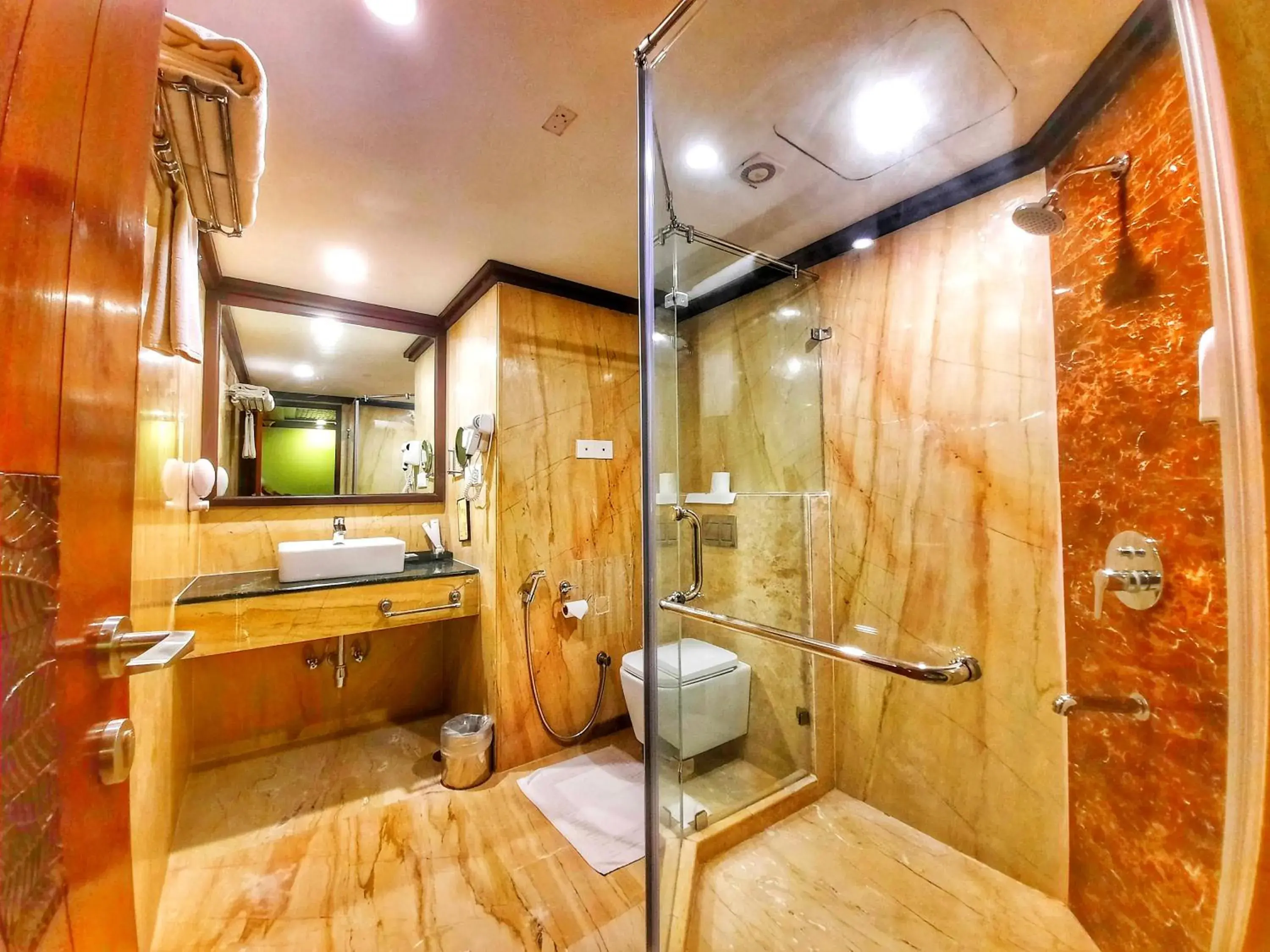 Bathroom in Quality Inn Sabari Bathroom in Quality Inn Sabari