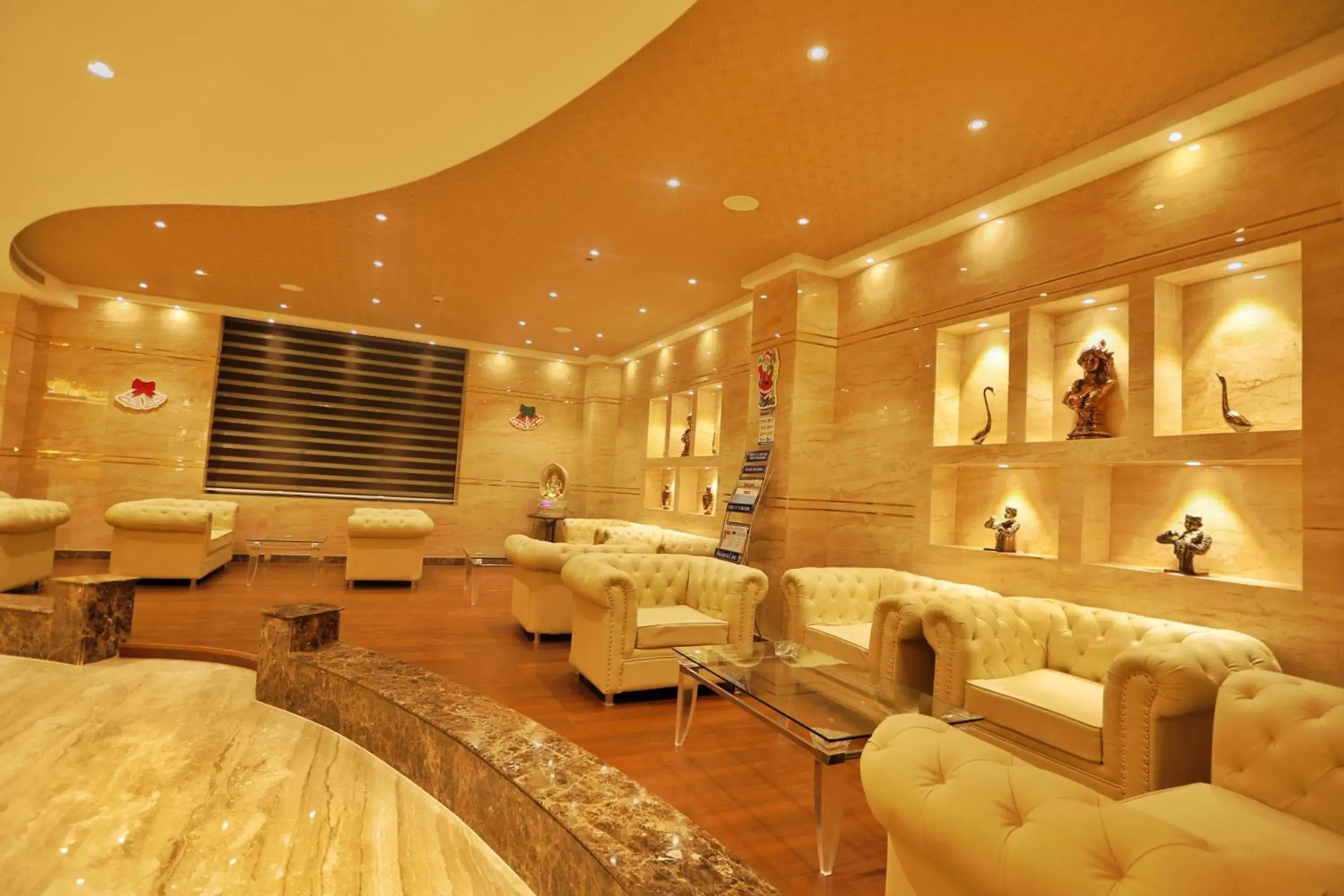 Lounge or bar in Quality Inn Sabari Lounge or bar in Quality Inn Sabari