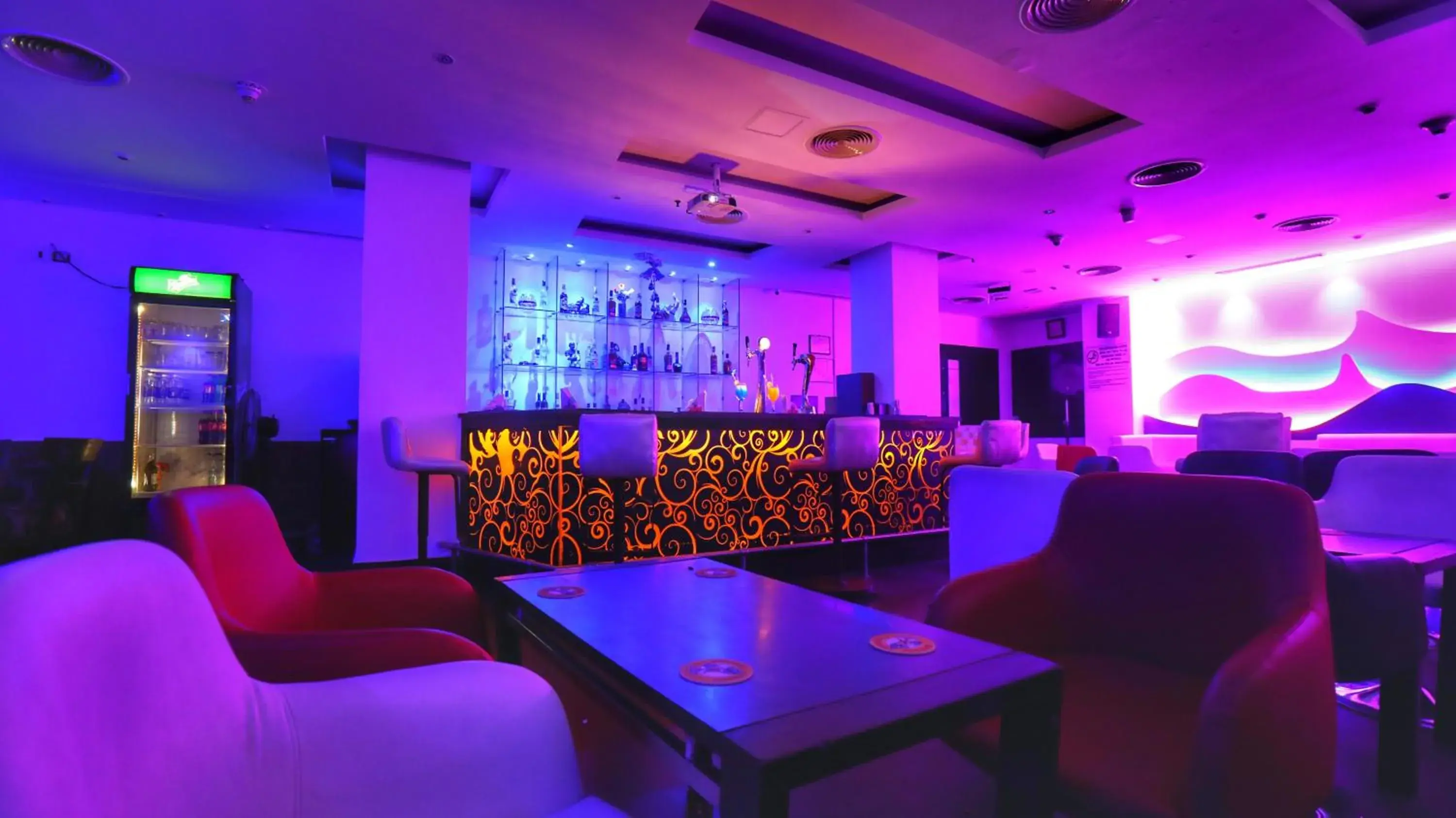 Lounge or bar in Quality Inn Sabari Lounge or bar in Quality Inn Sabari