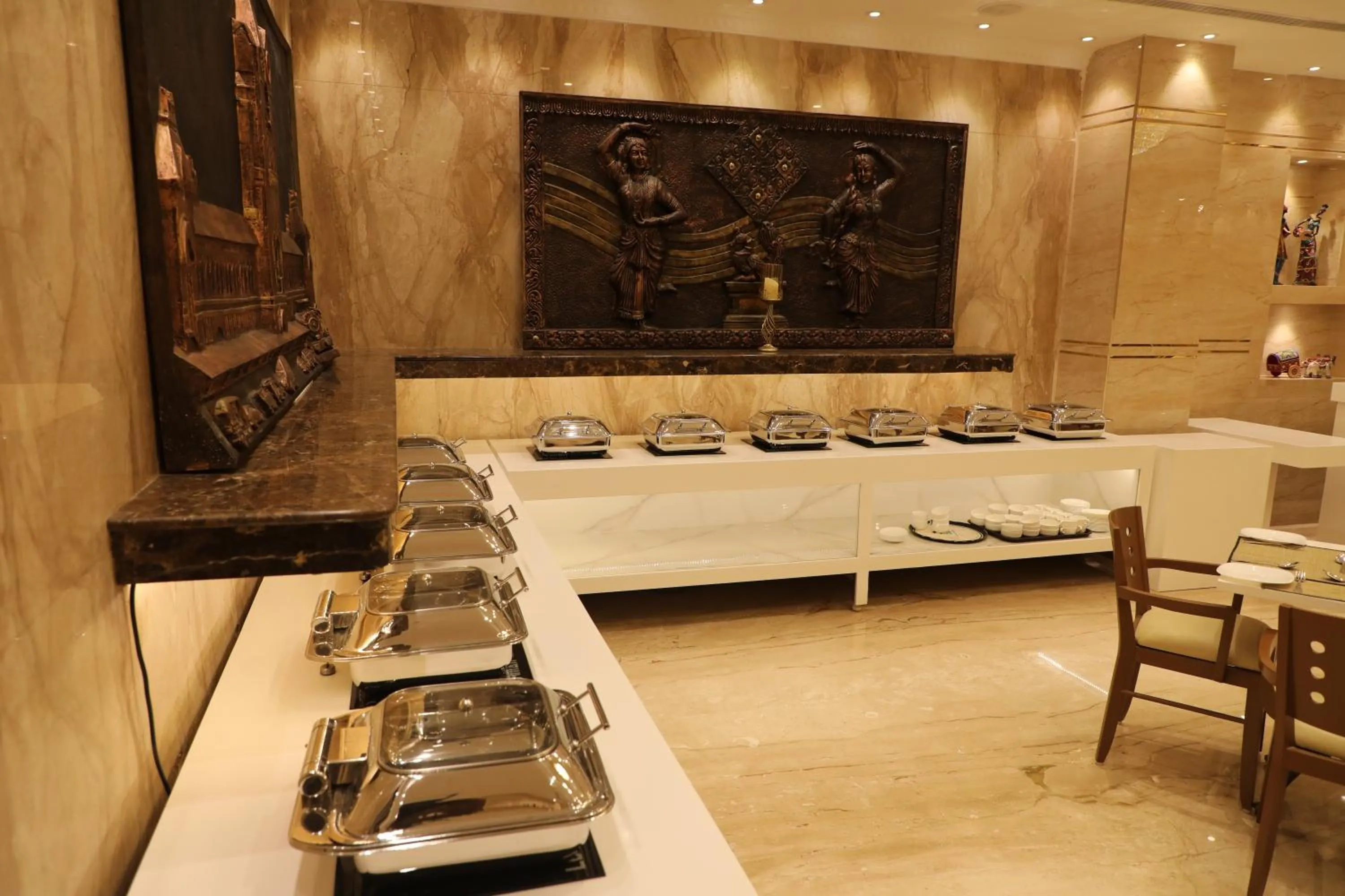 Restaurant/places to eat in Quality Inn Sabari