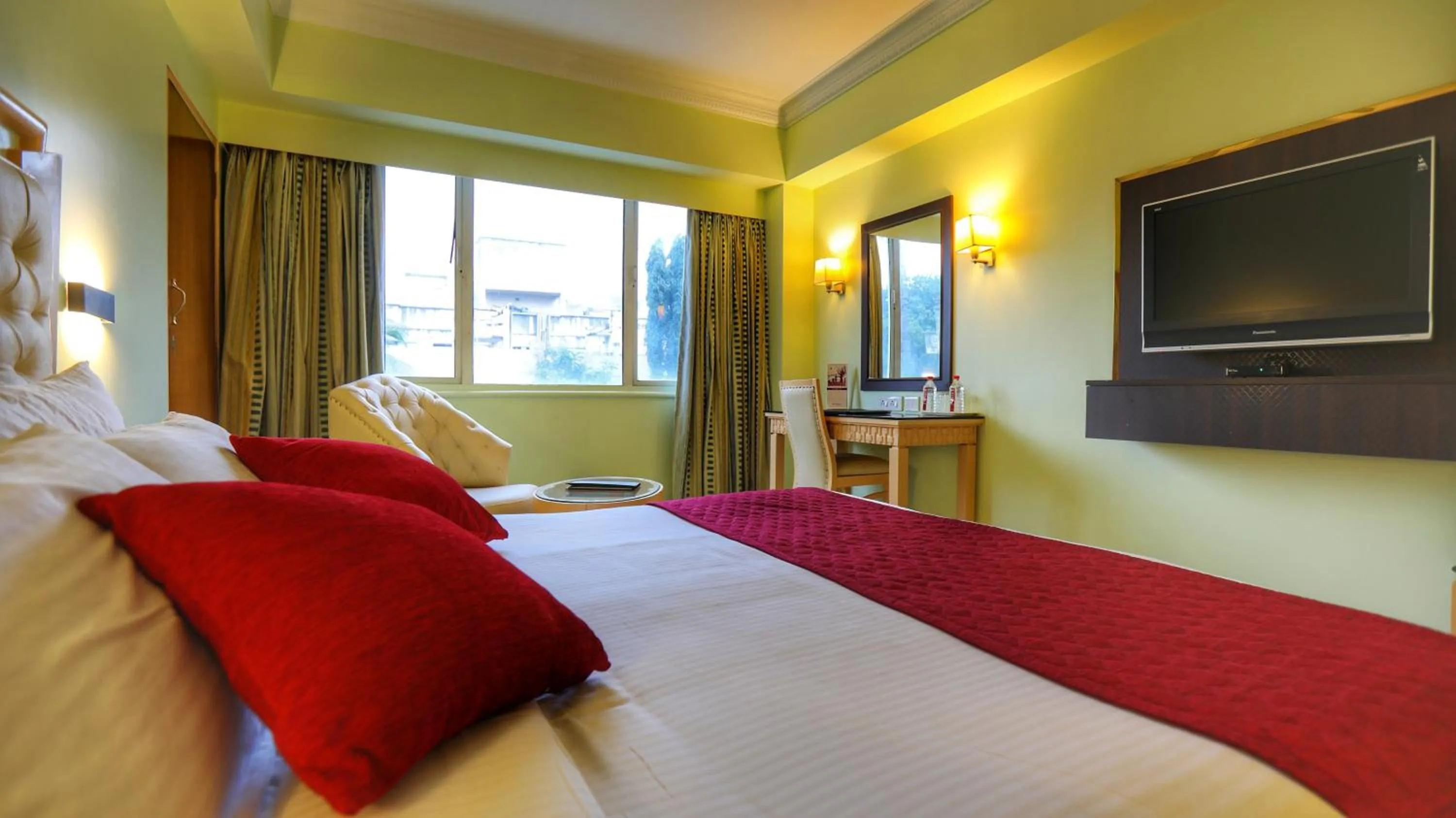 Bed in Quality Inn Sabari