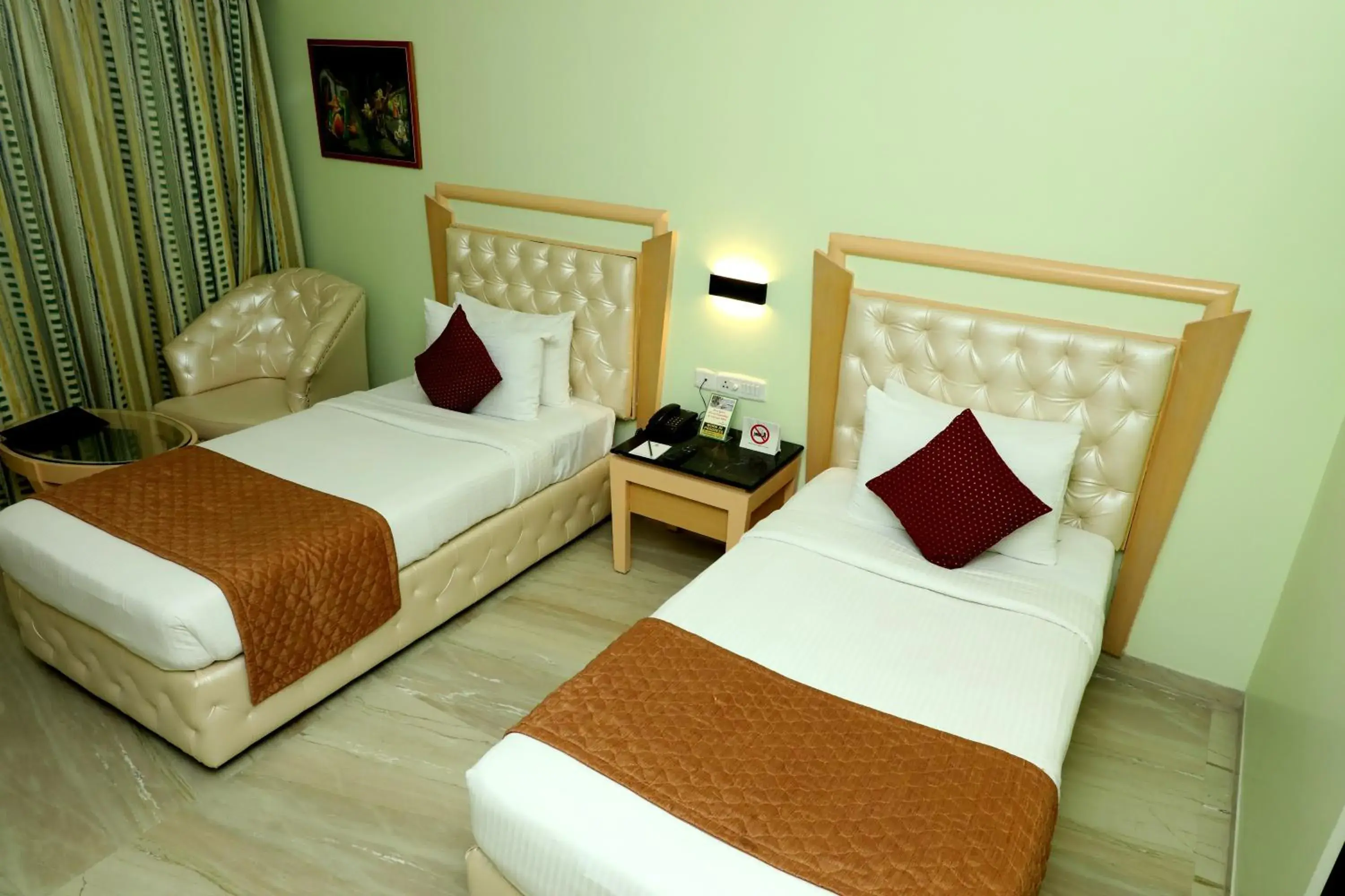 Bed in Quality Inn Sabari Bed in Quality Inn Sabari