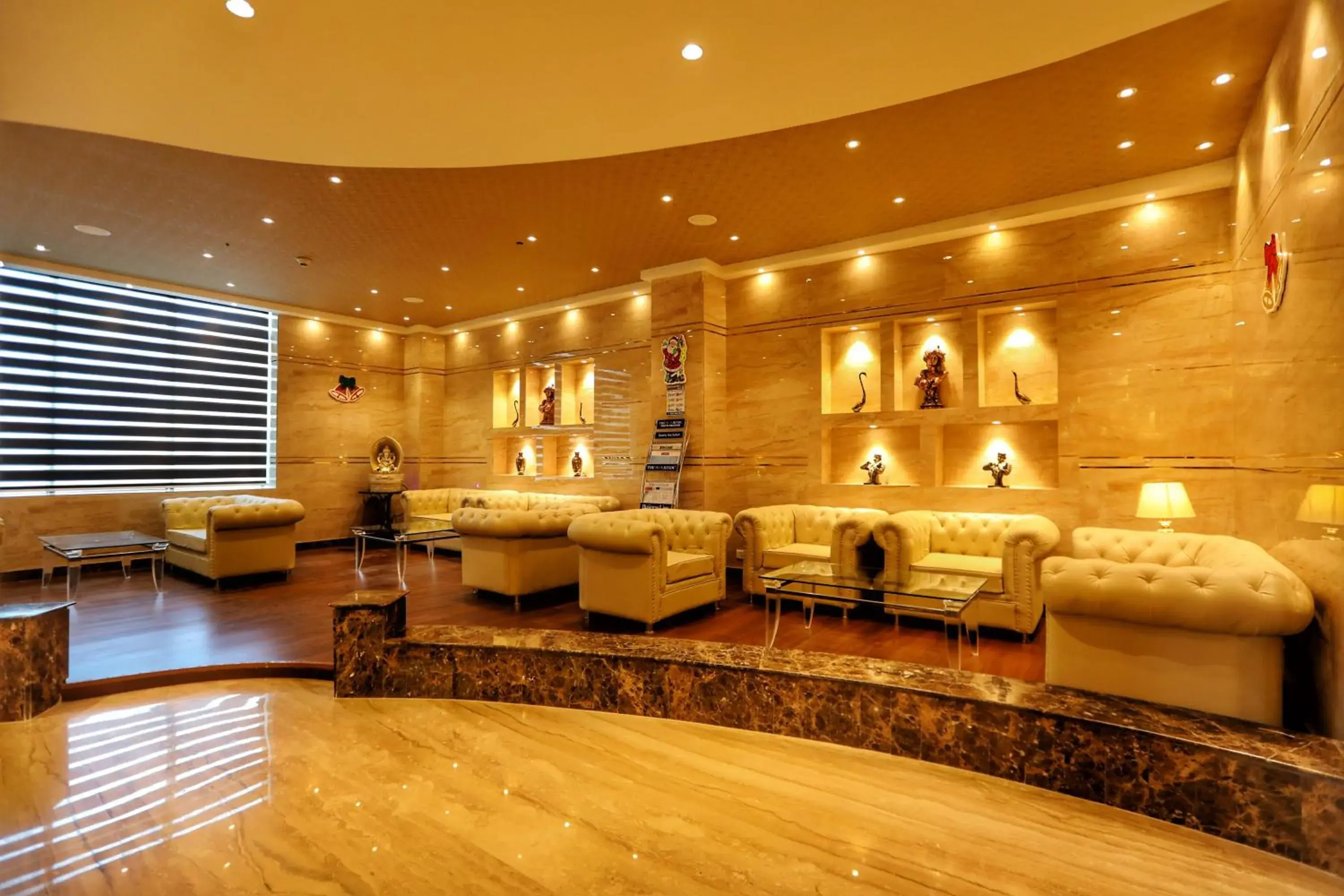 Lounge or bar in Quality Inn Sabari Lounge or bar in Quality Inn Sabari