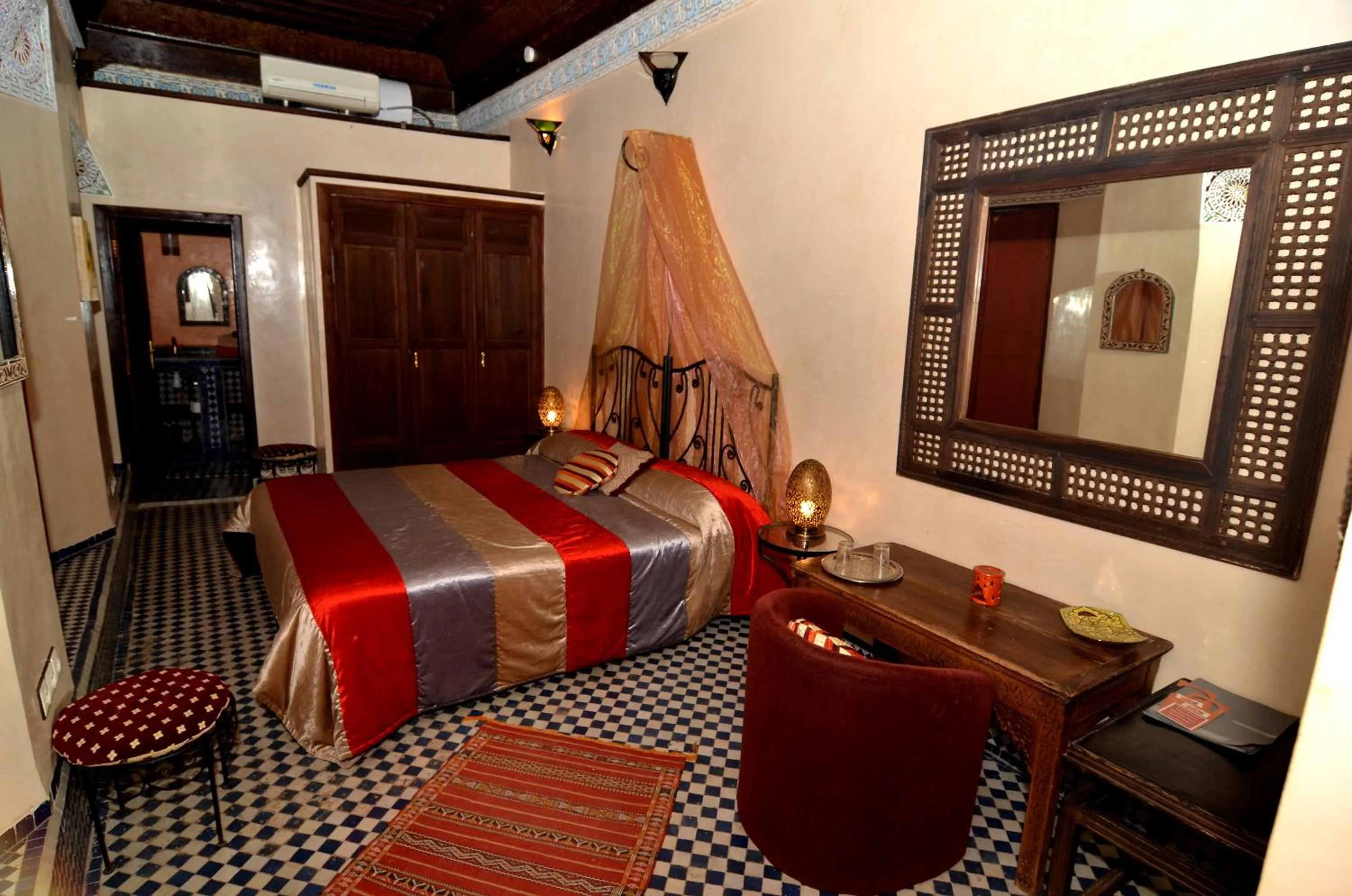 Bed in Riad Le Patio De Fes