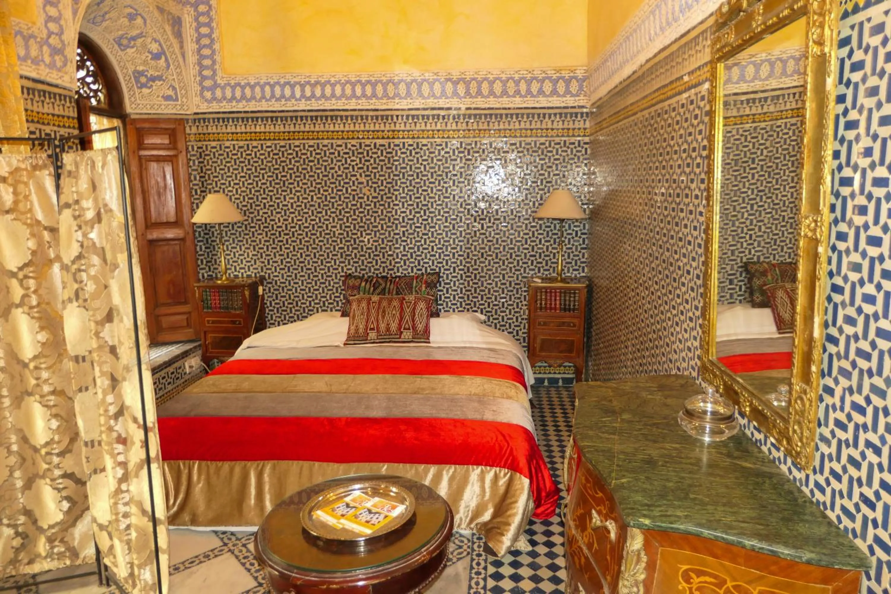 Bed in Riad Le Patio De Fes