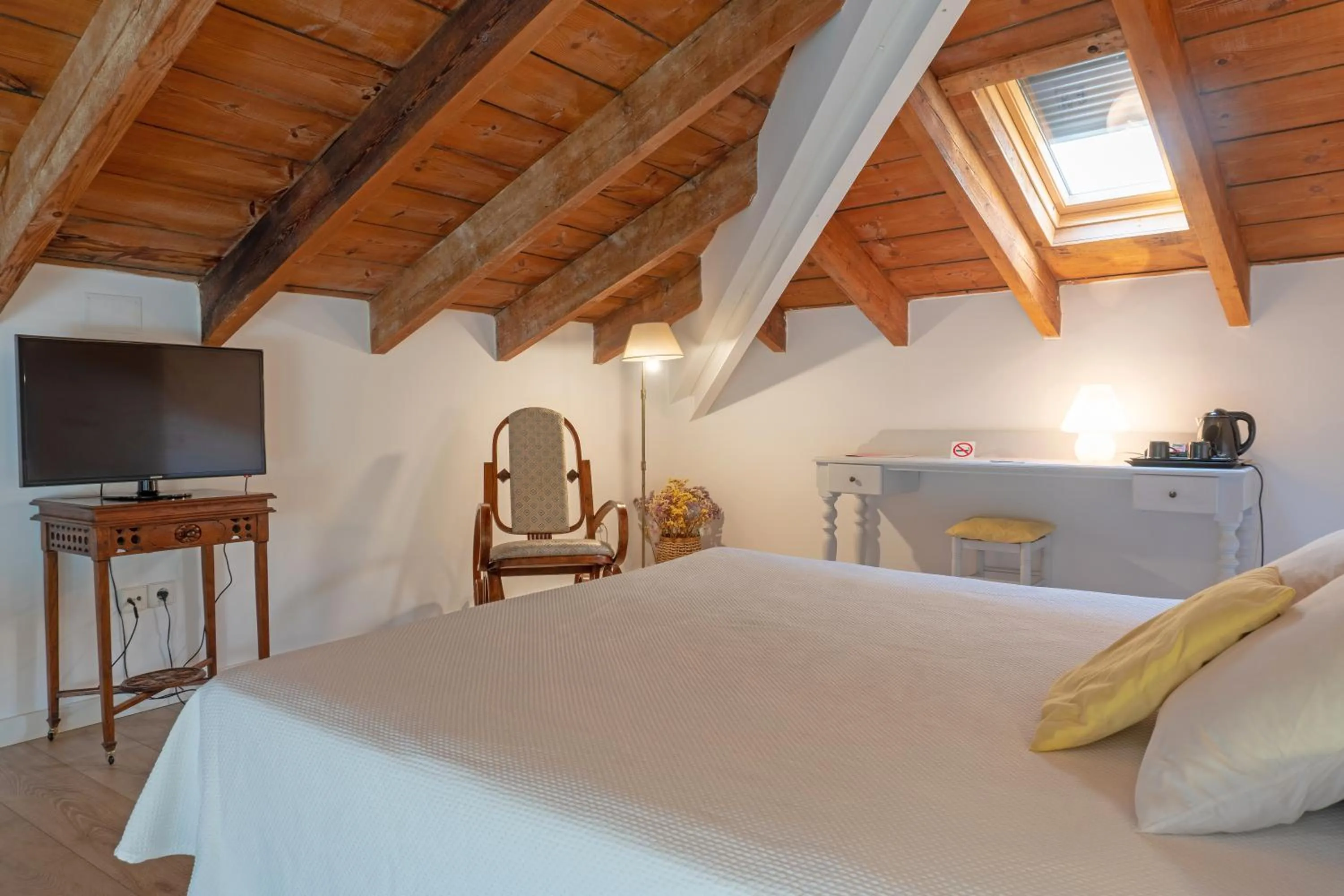 Photo of the whole room, Bed in Les Monges Palace Boutique